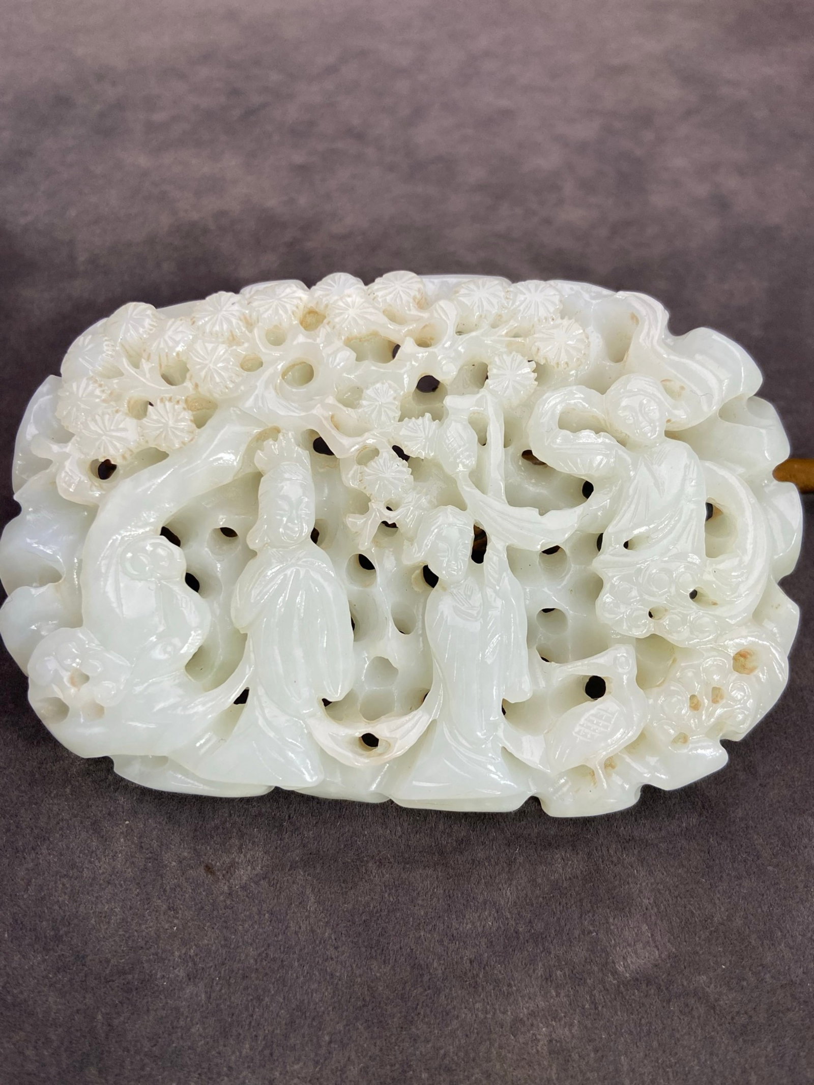 An Exquisite White Jade Hollow Figure Pattern Pendant: An Exquisite White Jade Hollow Figure Pattern Pendant,Qing Dynasty,China,Size:3.9inx2.8inx0.5in,Weight:154g 白玉镂空人物纹挂件,中国