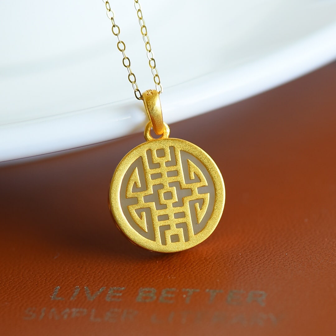 An Exquisite Sterling Silver-Gold Plated Inlaid White Jade Necklace: An Exquisite Sterling Silver-Gold Plated Inlaid White Jade Necklace,Size:0.6inx0.6in 纯银镀金镶白玉项链