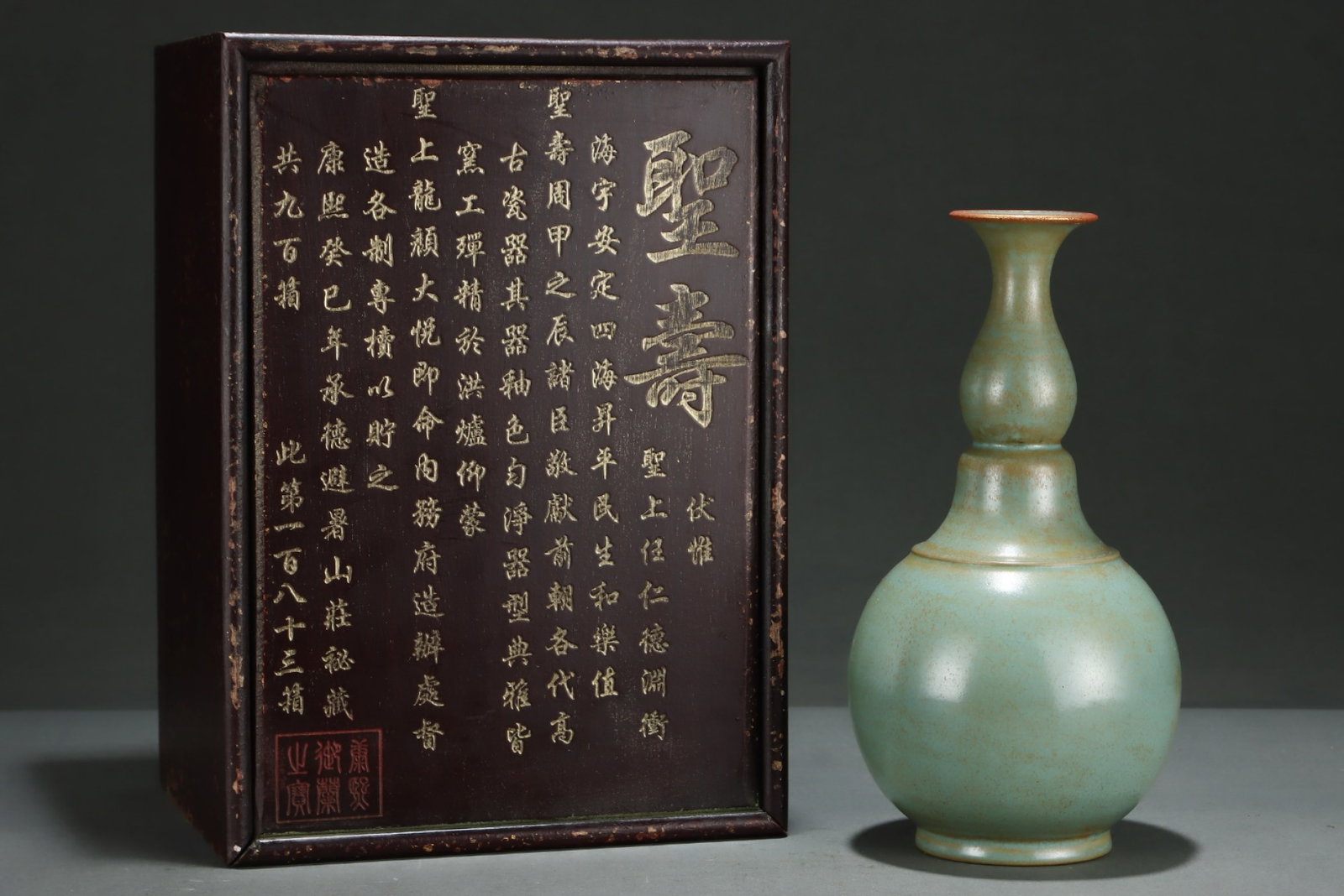An Exquisite Ru yao Cover with Gold Gourd-Shaped Vase,with an Imperial Poem by Emperor Qianlong: An Exquisite Ru yao Cover with Gold Gourd-Shaped Vase,with an Imperial Poem by Emperor Qianlong,Song Dynasty,China,Size:10.9inx5.7in 汝窑包金葫芦瓶,带&#