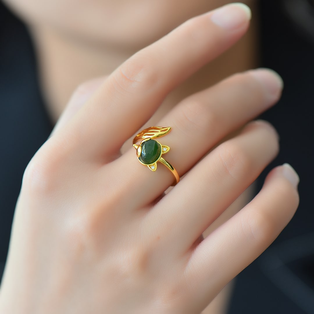 An Exquisite Sterling Silver Inlaid Jasper Fox Pattern Ring: An Exquisite Sterling Silver Inlaid Jasper Fox Pattern Ring 纯银镶碧玉狐纹戒指