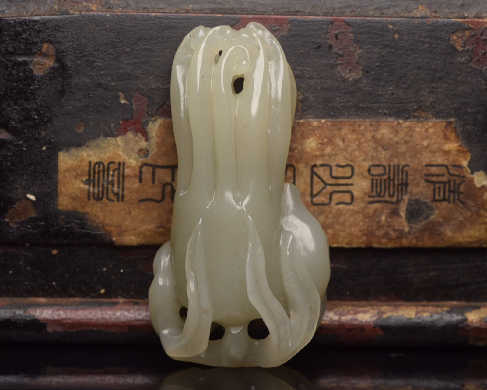 An Exquisite White Jade Bergamot Pattern Ornament: An Exquisite White Jade Bergamot Pattern Ornament,Qing Dynasty,China,Size:3inx1.6inx1in,Weight:79g 白玉佛手柑摆件,中国清代