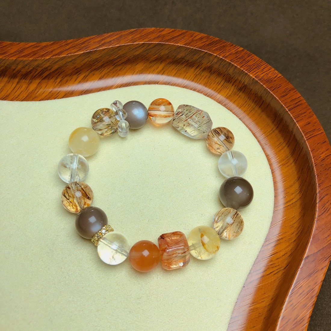 An Exquisite Crystal Bracelet: An Exquisite Crystal Bracelet,Size:0.5in,Weight:35.2g 水晶手串