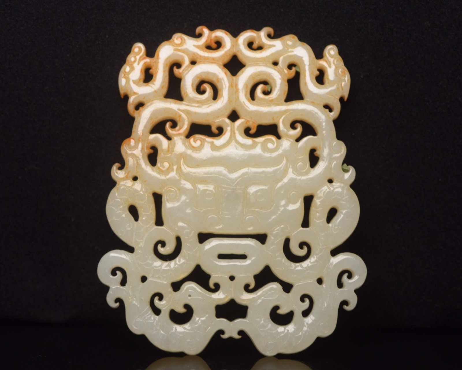 An Exquisite White Jade Dragon Pattern Pendant (1 of 7)