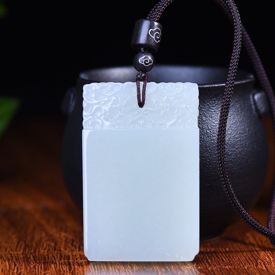 An Exquisite White Jade Auspicious Cloud Pattern Pendant: An Exquisite White Jade Auspicious Cloud Pattern Pendant,Size:1.3inx2.1in (寓意)仿古平安无事牌 造型独特 工艺&#