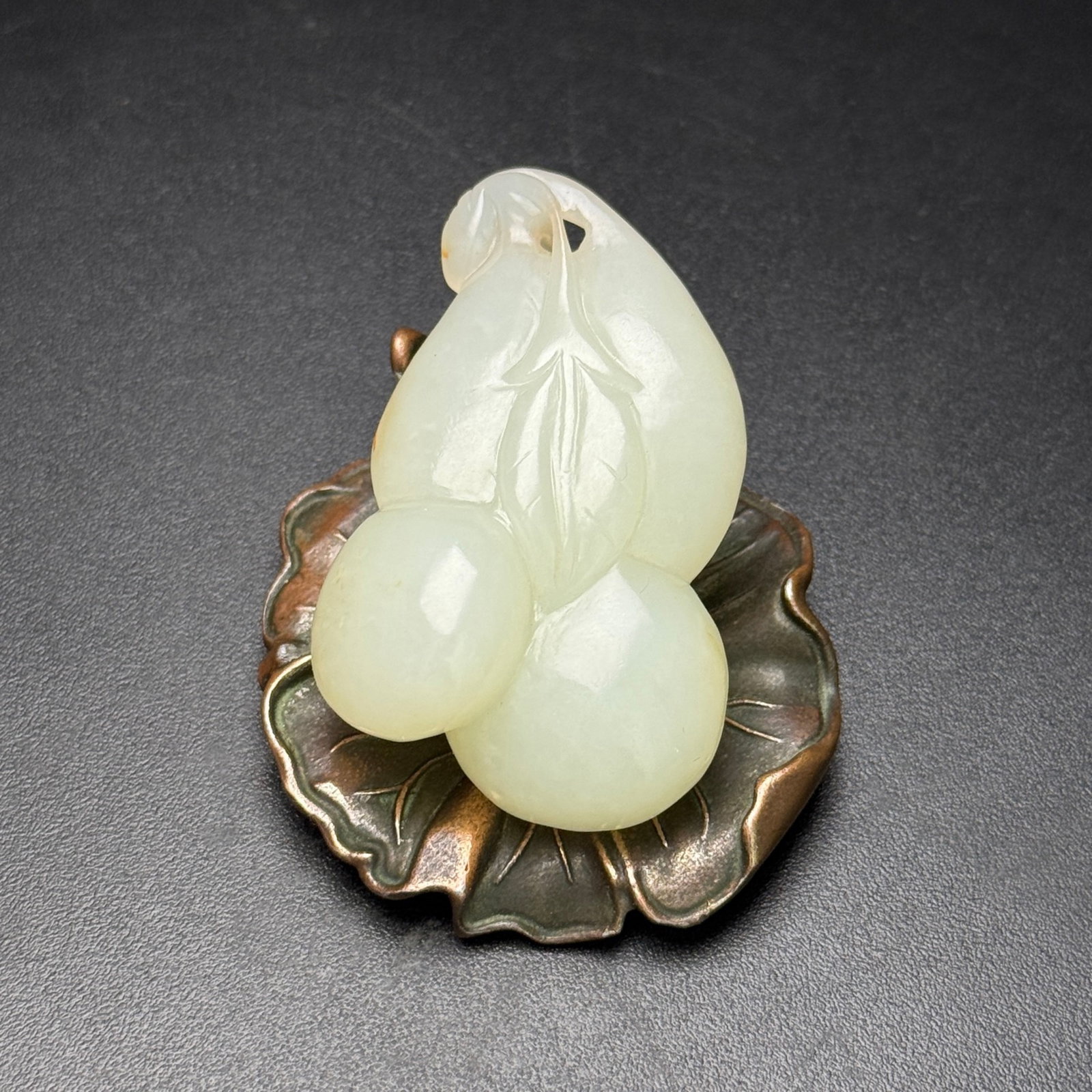 An Exquisite White Jade Gourd Pendant: An Exquisite White Jade Gourd Pendant,Qing Dynasty,China,Size:2.1inx1.3inx0.8in,Weight:37g 白玉葫芦挂件,中国清代