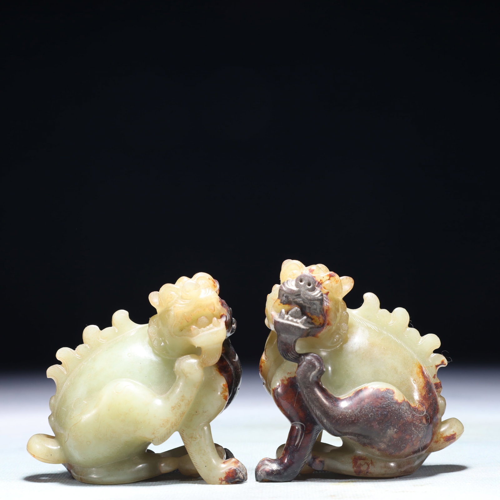 A Pair of Exquisite White Jade Beast Ornaments: A Pair of Exquisite White Jade Beast Ornaments,Qing Dynasty,China,Size:2.8inx1.8inx2.8in,Weight:529.3g 一对白玉兽摆件,中国清代