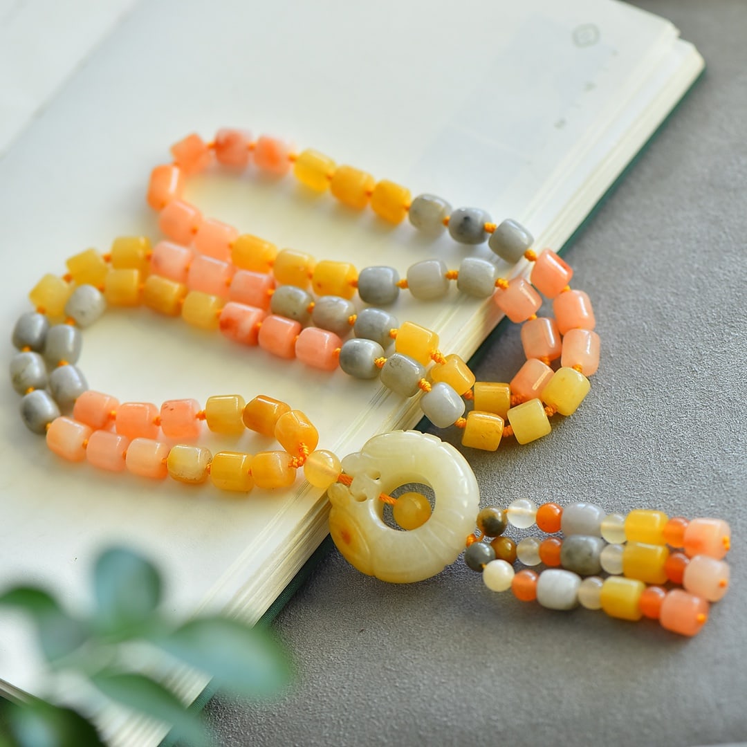 An Exquisite White Jade Pendant: An Exquisite White Jade Pendant 白玉挂件