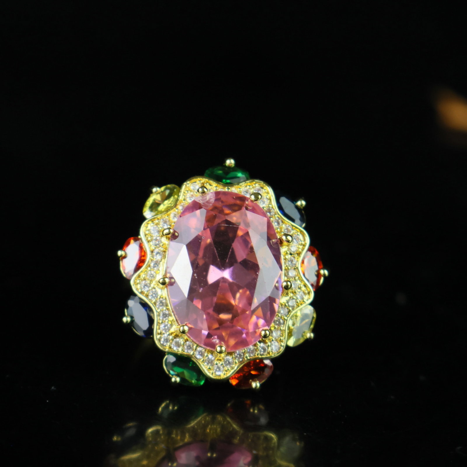 An Exquisite Ring: An Exquisite Ring,Size:0.7inx0.5in 一个精美的戒指