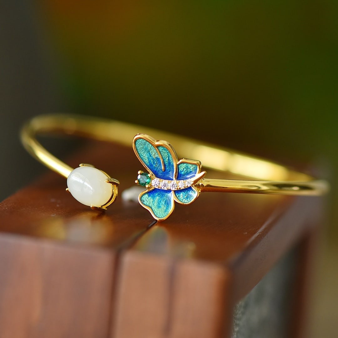 An Exquisite Sterling Silver-Gold Plated Inlaid White Jade Enamel Bracelet: An Exquisite Sterling Silver-Gold Plated Inlaid White Jade Enamel Bracelet,Size:0.3inx0.4in 纯银镀金镶白玉珐琅手镯
