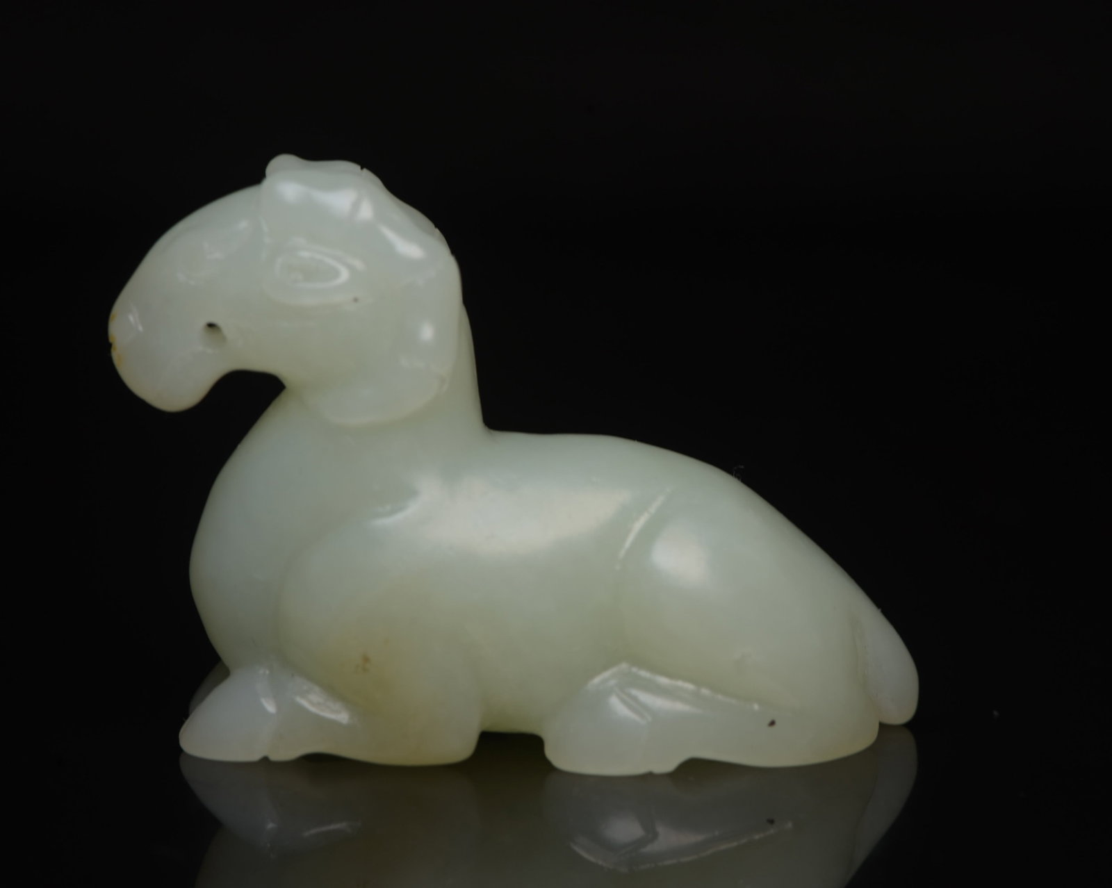 An Exquisite White Jade Sheep Ornament: An Exquisite White Jade Sheep Ornament,Qing Dynasty,China,Size:2.4inx1.6inx0.9in,Weight:56g 白玉羊摆件,中国清代