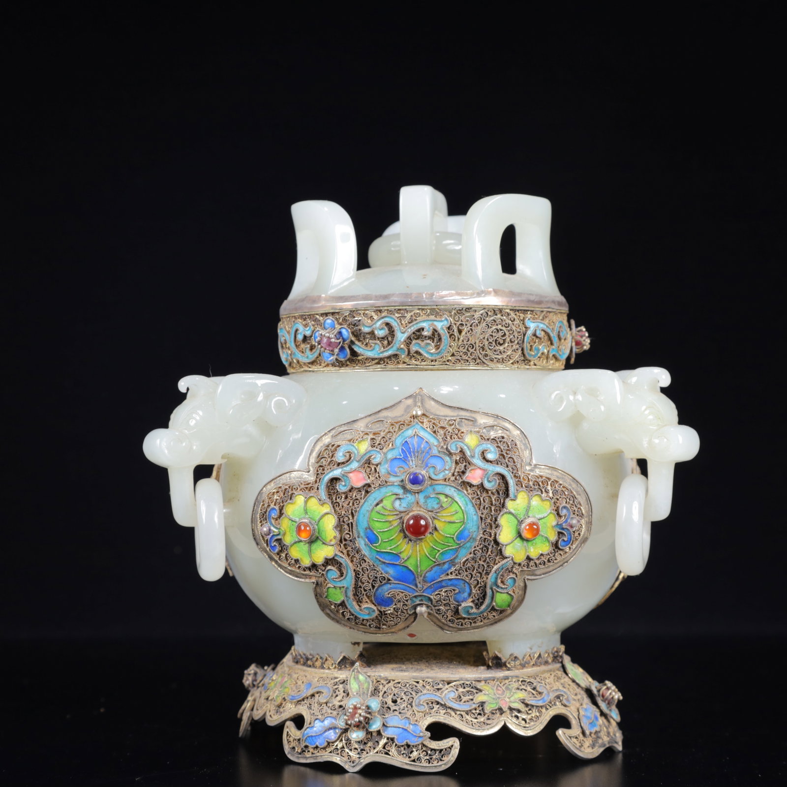 An Exquisite Silver-gilt Inlaid White Jade Flower Pattern Censer: An Exquisite Silver-gilt Inlaid White Jade Flower Pattern Censer,Qing Dynasty, China,Size:5.9inx5.9in,Weight:1500g 银鎏金嵌白玉花卉纹香Ġ
