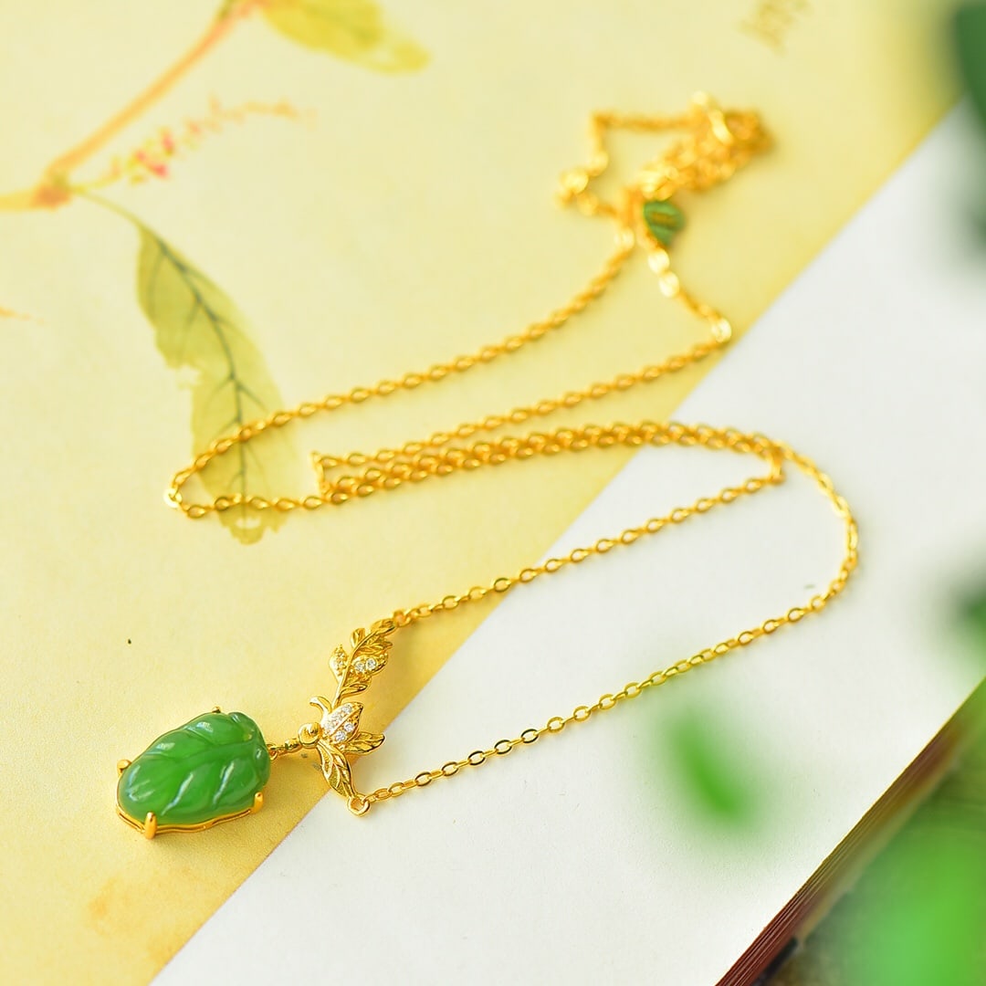 An Exquisite Sterling Silver-Gold Plated Inlaid Jasper Necklace,Inlaid Diamond: An Exquisite Sterling Silver-Gold Plated Inlaid Jasper Necklace,Inlaid Diamond,Size:0.8inx1.4in 纯银镀金镶碧玉项链,嵌钻石