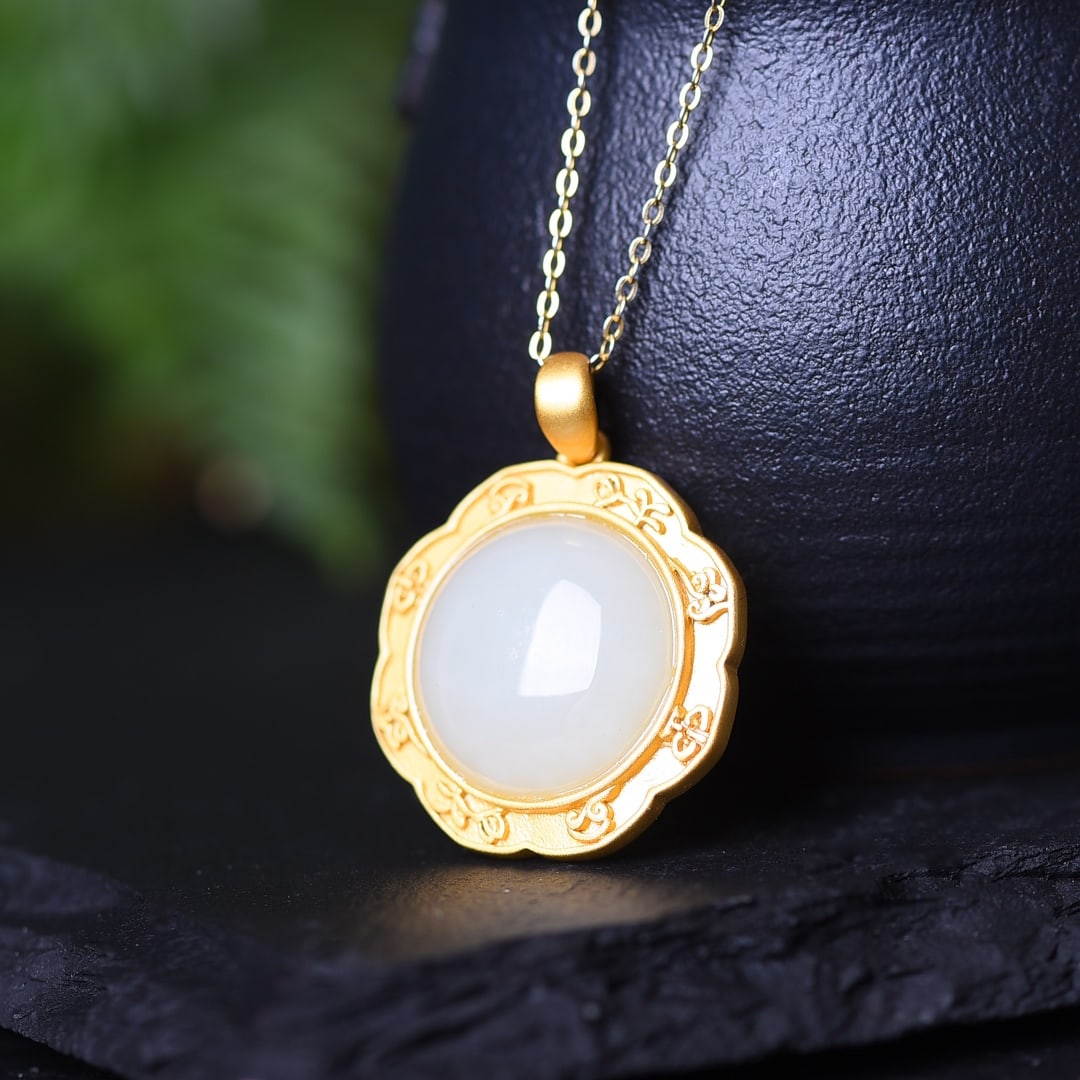 An Exquisite Sterling Silver-Gold Plated Inlaid White Jade Pendant: An Exquisite Sterling Silver-Gold Plated Inlaid White Jade Pendant,Size:0.3inx0.4in 纯银镀金镶白玉吊坠