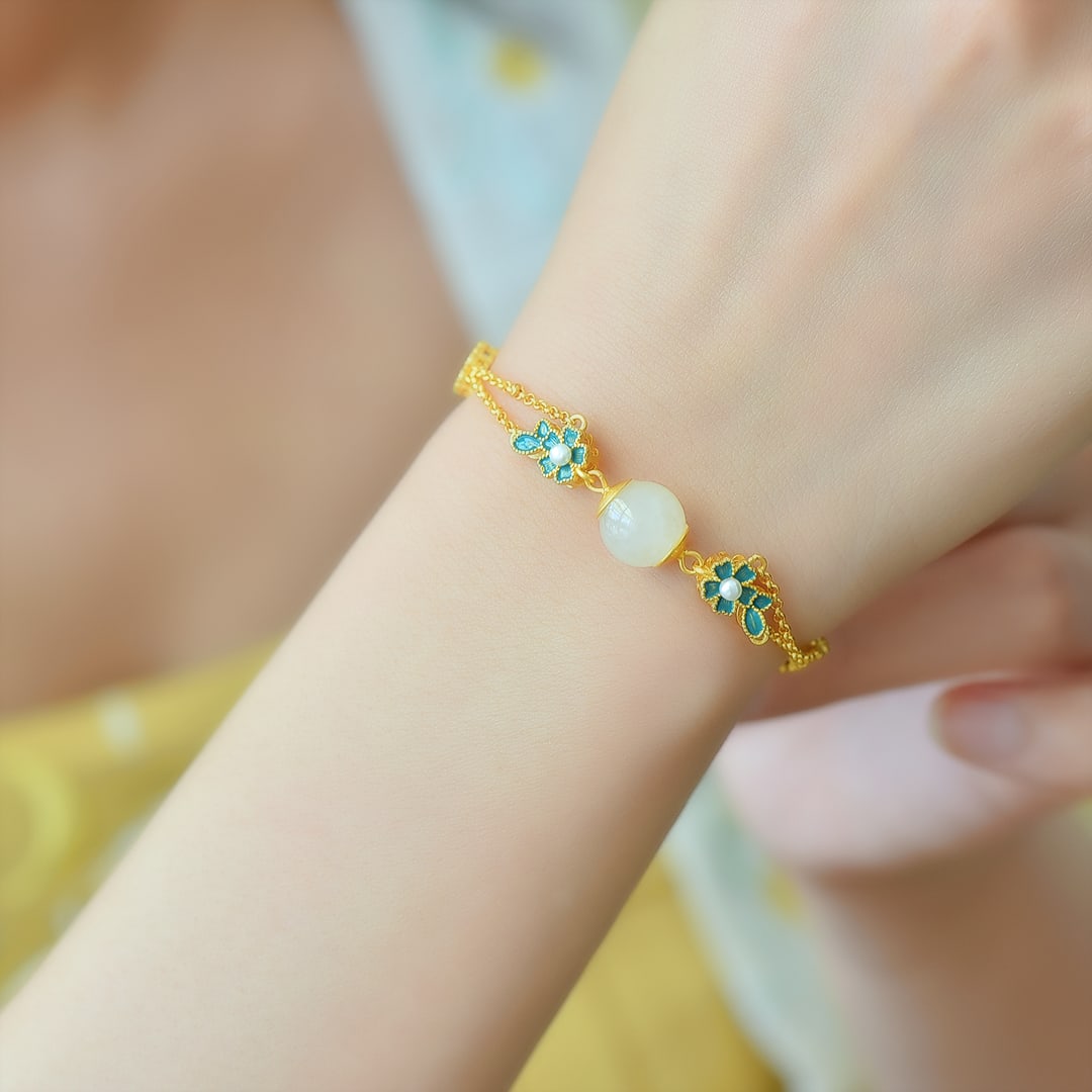 An Exquisite Sterling Silver-Gold Plated Inlaid White Jade Bracelets: An Exquisite Sterling Silver-Gold Plated Inlaid White Jade Bracelets,Size:0.4inx0.4in 纯银镀金镶白玉手串