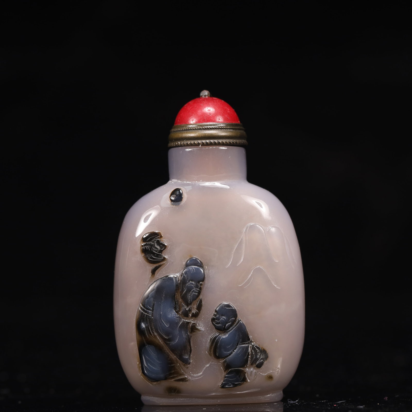 An Exquisite Agate Landscape and Figure Pattern Snuff Bottle: An Exquisite Agate Landscape and Figure Pattern Snuff Bottle,Qing Dynasty, China,Size:1.8inx1inx3in,Weight:53g 玛瑙山水人物纹鼻烟壶,中