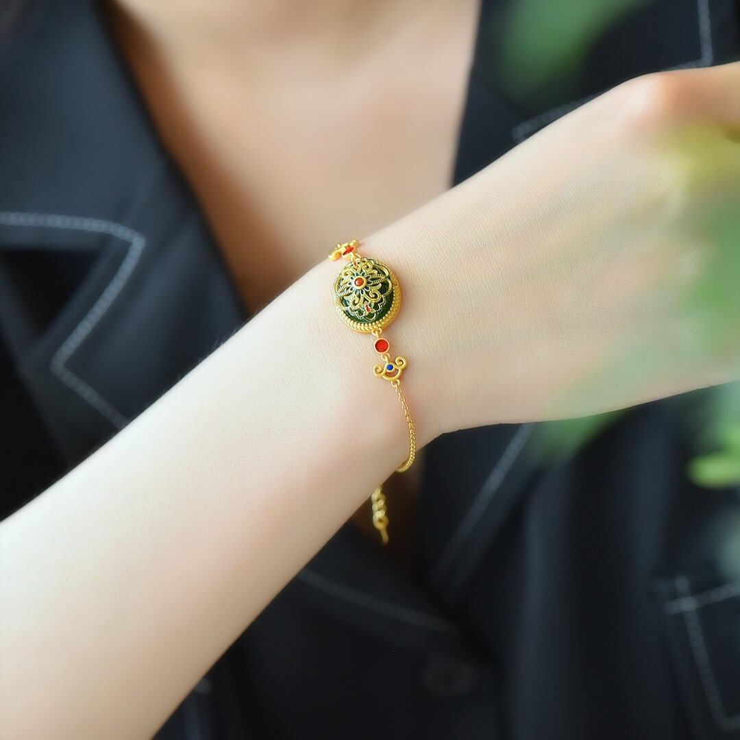 An Exquisite Sterling Silver-Gold Plated Inlaid Jasper Enamel Bracelet: An Exquisite Sterling Silver-Gold Plated Inlaid Jasper Enamel Bracelet,Size:0.5inx0.6in 纯银镀金镶碧玉珐琅手链