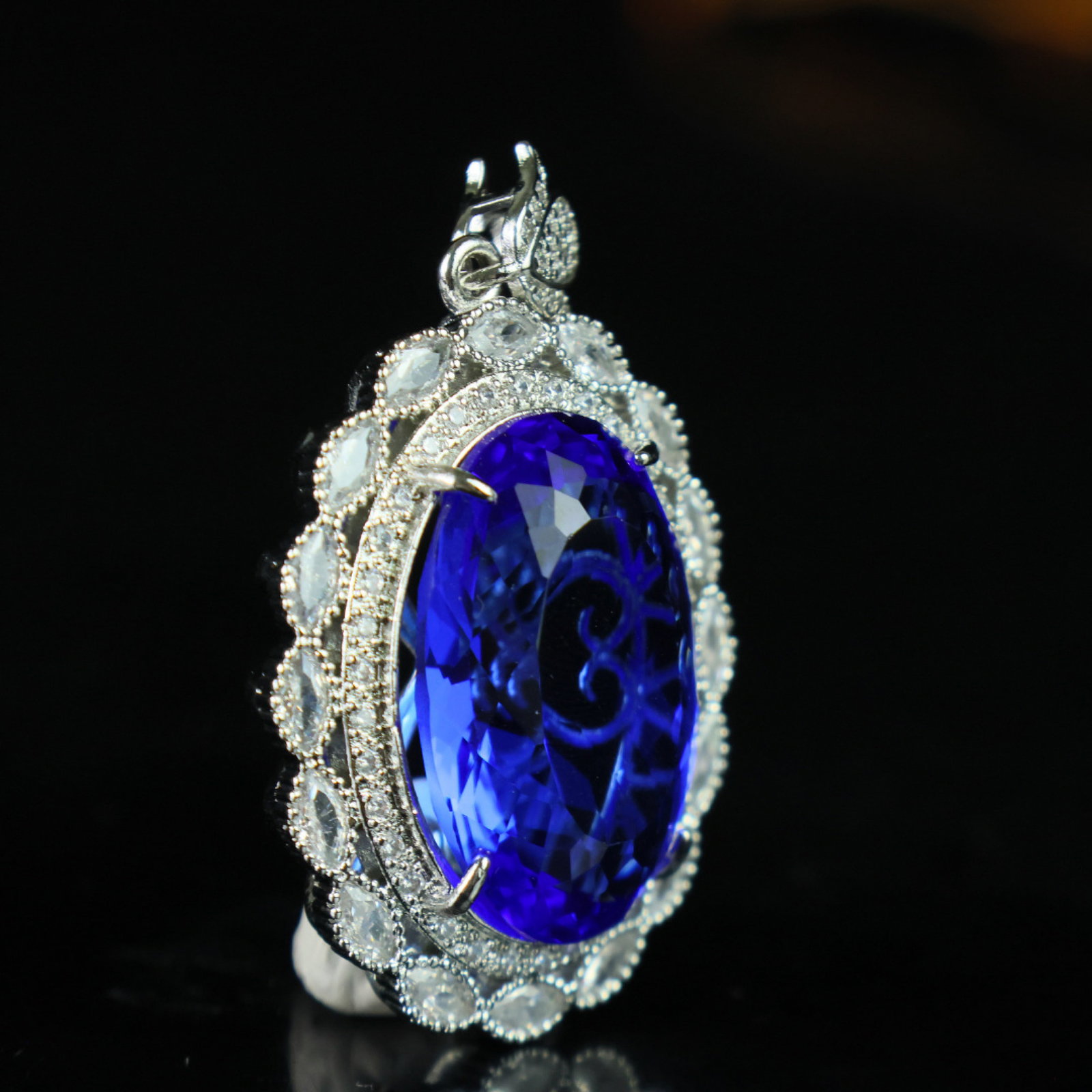 An Exquisite Pendant - 3