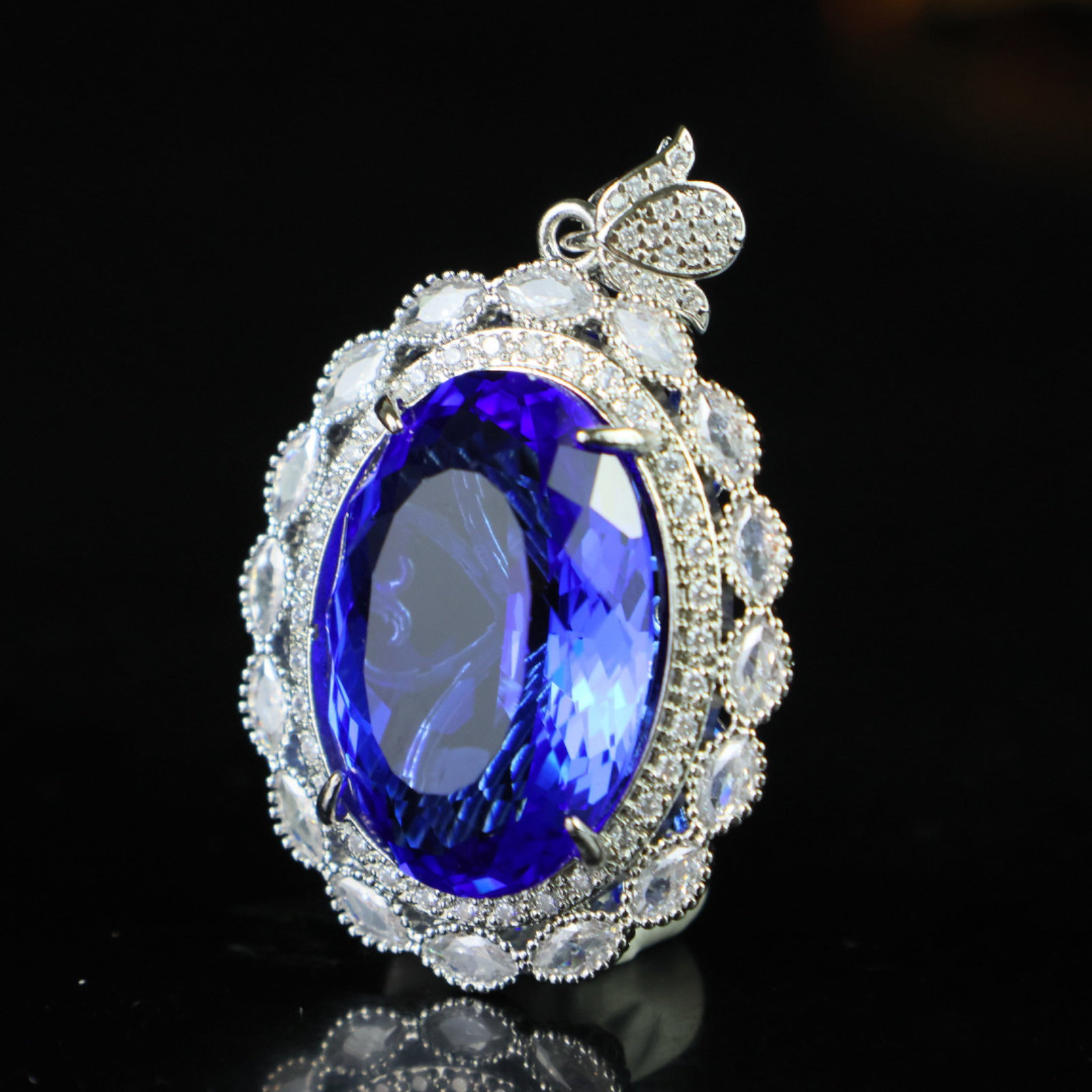An Exquisite Pendant - 4