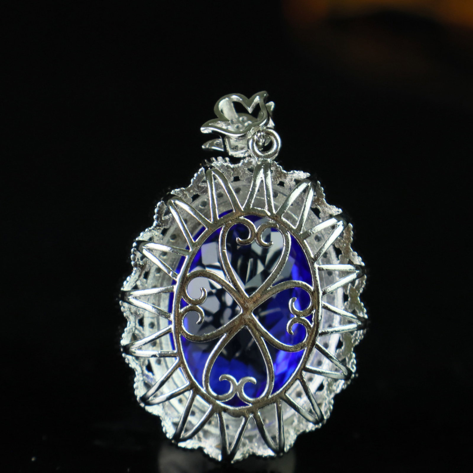 An Exquisite Pendant - 5