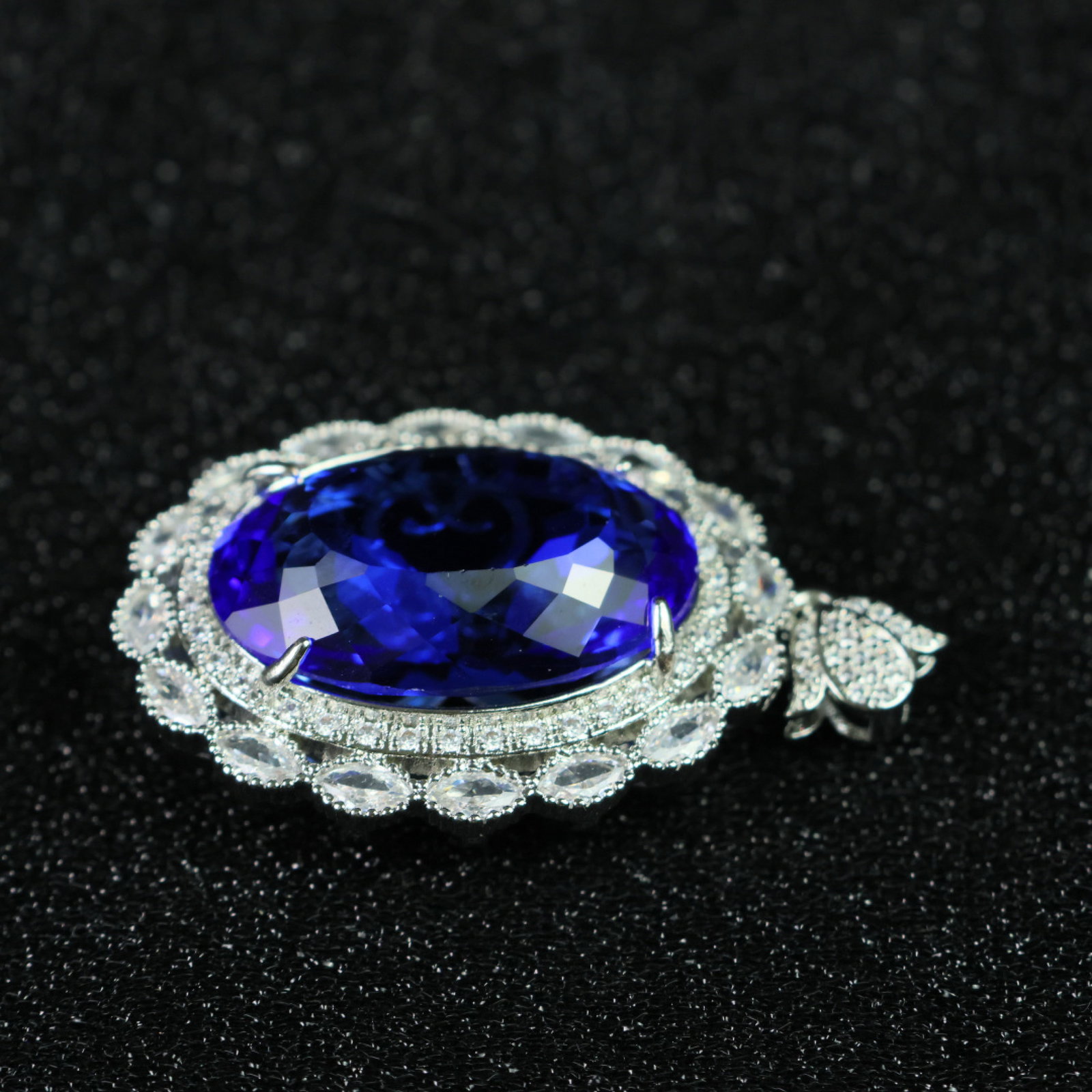 An Exquisite Pendant - 6