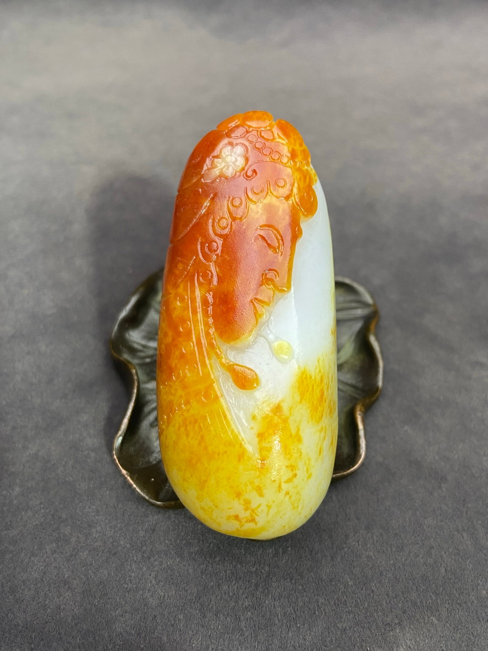 An Exquisite White Jade Statue of Avalokitesvara Pattern Pendant: An Exquisite White Jade Statue of Avalokitesvara Pattern Pendant,Qing Dynasty,China,Size:3inx1.3inx1.1in,Weight:119g 白玉观音像纹挂件,中国&#