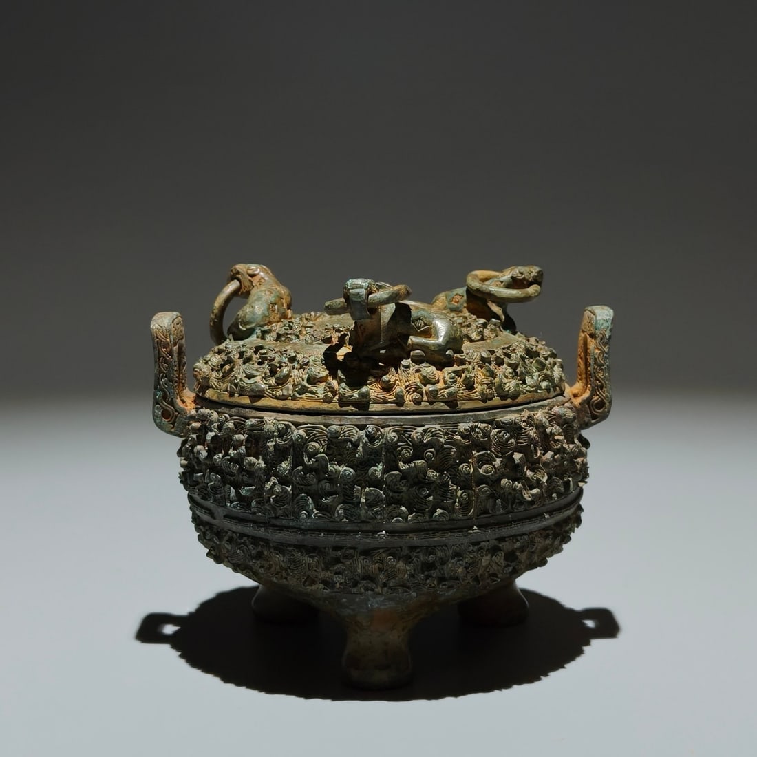 An Archaic Bronze Dragon Pattern Double-Ears and Tripod Censer,With Inscription: An Archaic Bronze Dragon Pattern Double-Ears and Tripod Censer,With Inscription,the Warring States period in China,Size:3.5inx4.3inx3.5in 青铜龙纹双耳三ห
