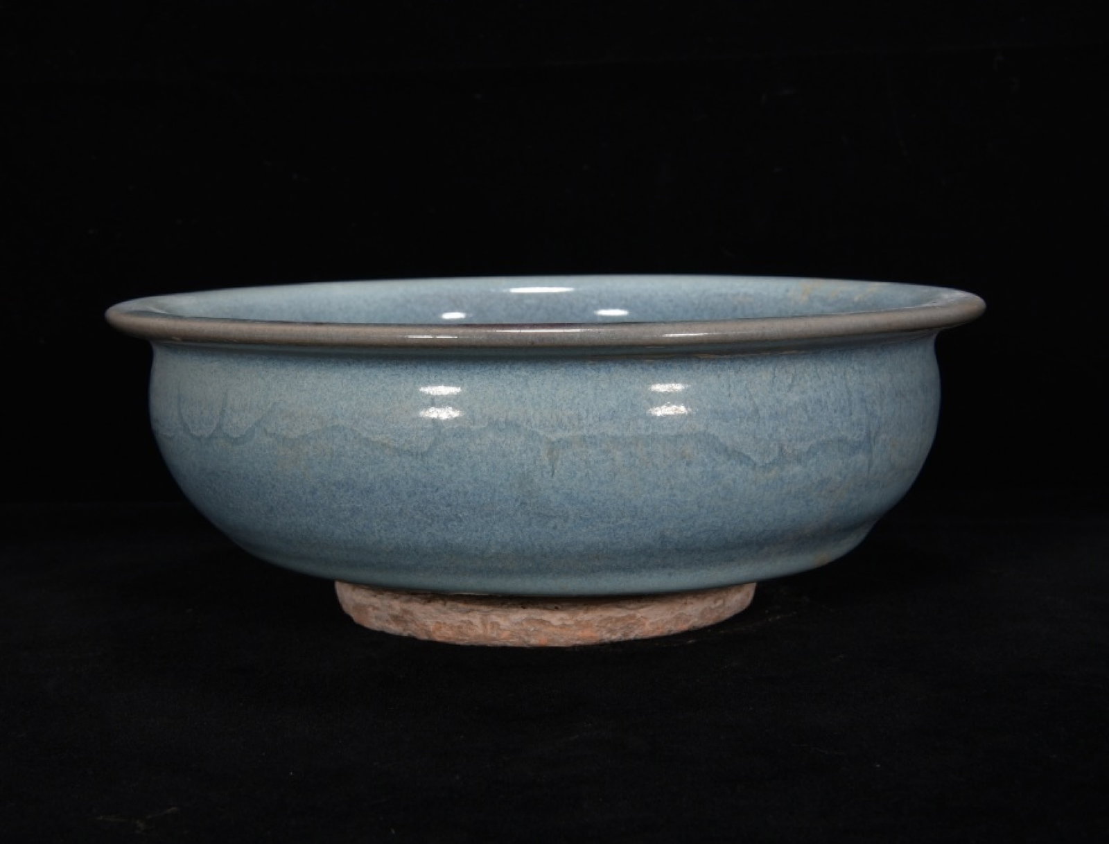 An Exquisite Jun yao Brush Washer: An Exquisite Jun yao Brush Washer,Song Dynasty,China,Size:2.6inx7.5in 钧窑笔洗,中国宋代