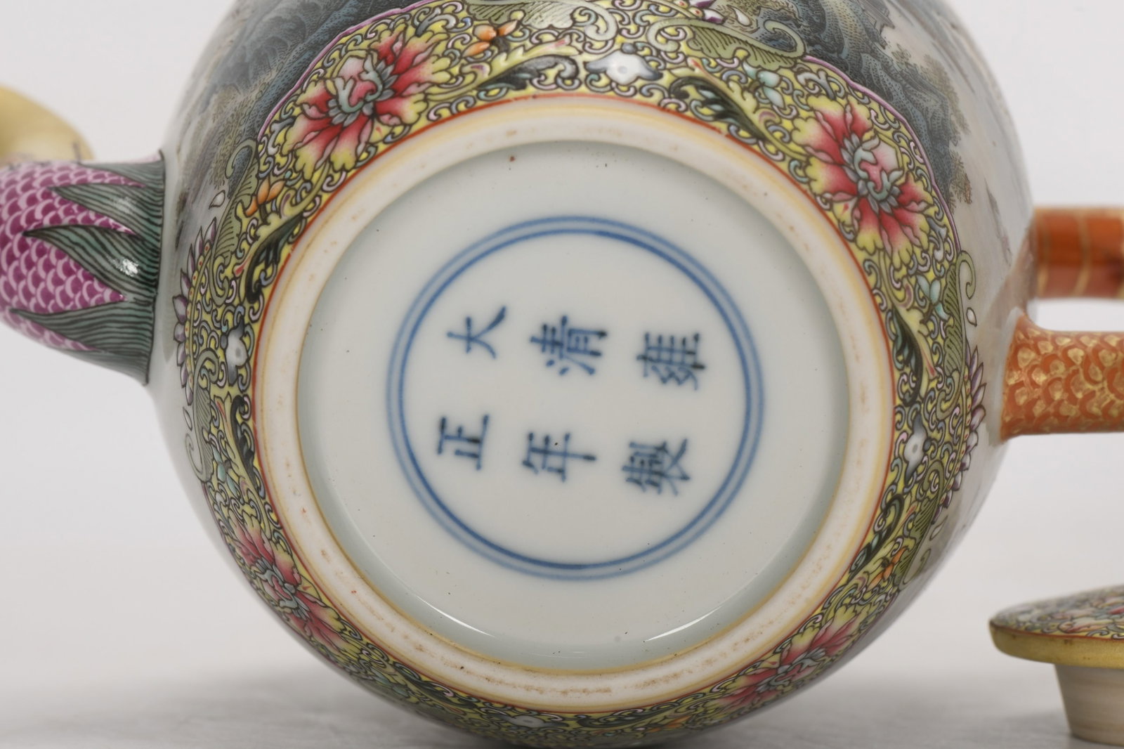An Exquisite Enamel Landscape Pattern Teapot - 8