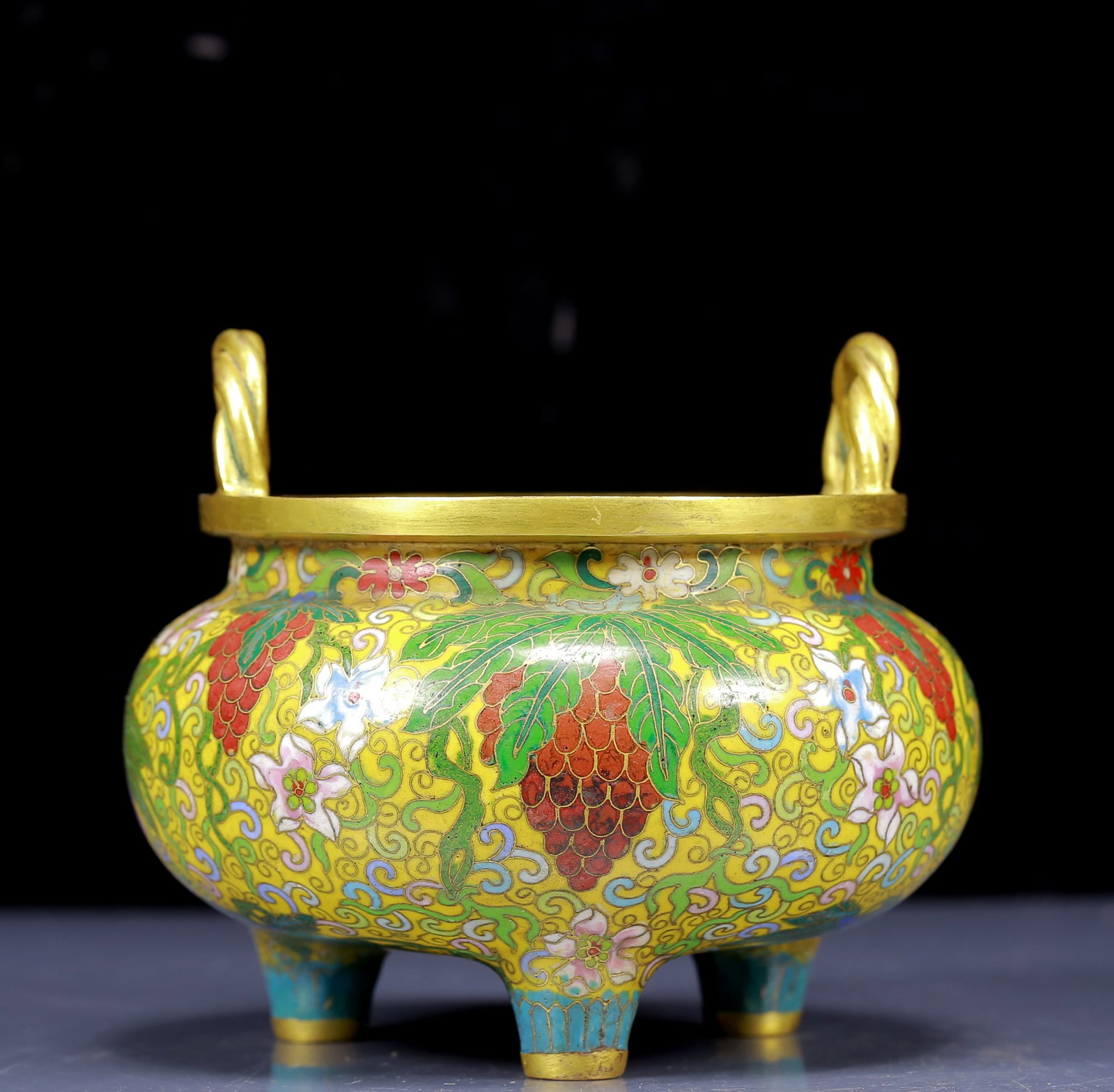 An Exquisite Cloisonne Grapes Pattern Double-Ears and Tripod Censer: An Exquisite Cloisonne Grapes Pattern Double-Ears and Tripod Censer,Qing Dynasty, China,With Mark,Size:5.5inx5.1in,Weight:1705g 景泰蓝葡萄纹双耳三