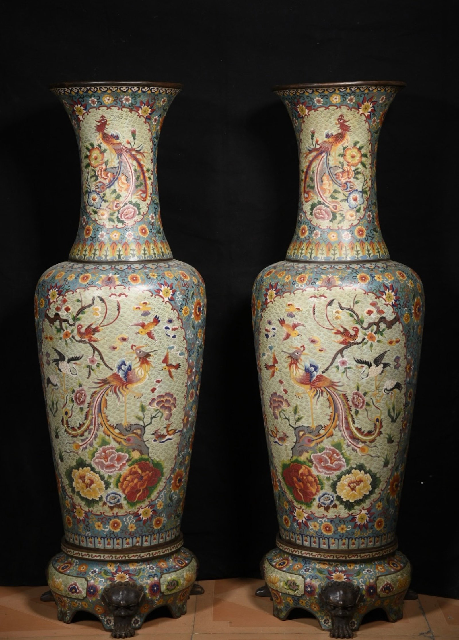 A Pair of Exquisite Cloisonne Flower and Bird Pattern Vase,with Base: A Pair of Exquisite Cloisonne Flower and Bird Pattern Vases,with Base,Qing Dynasty,China,Qianlong Four-character Mark,Size:45.7inx13.4in,Weight:81000g 一对景泰蓝花&