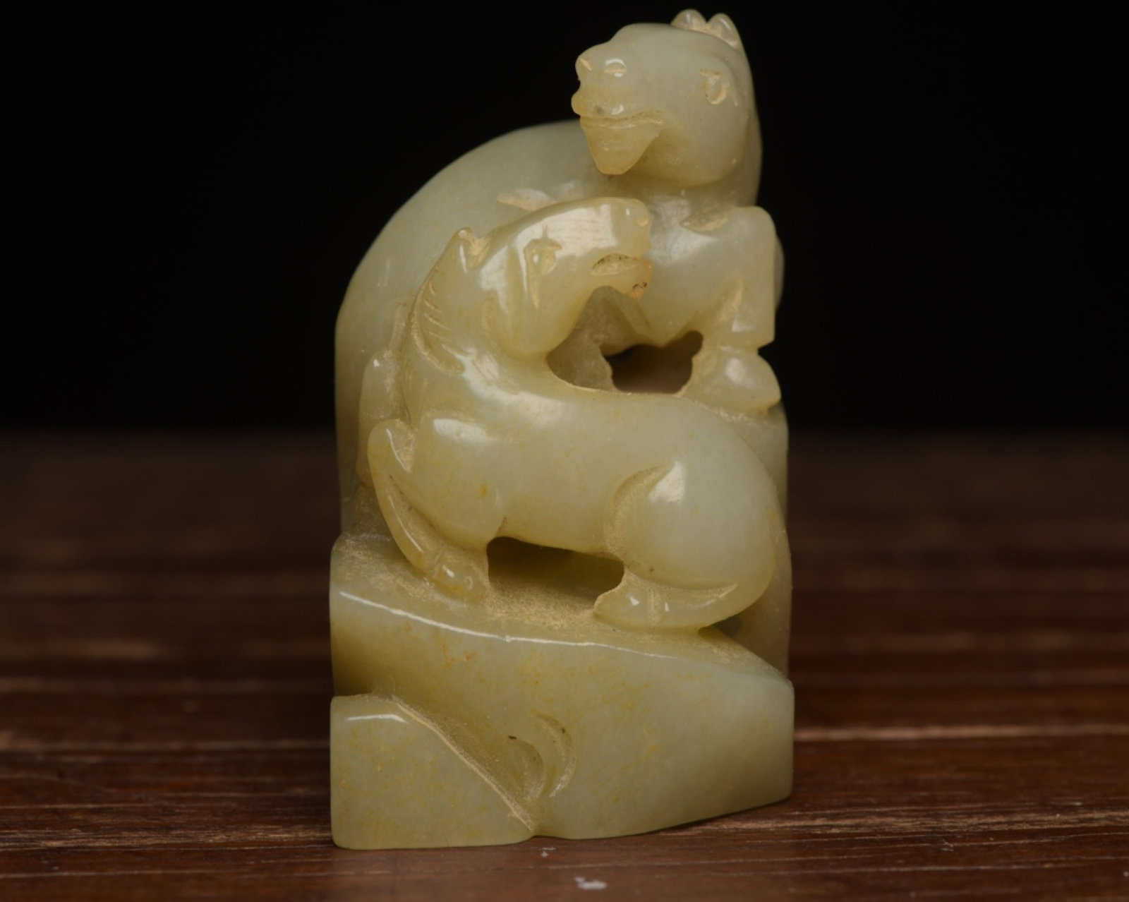 An Exquisite White Jade Horse Ornament: An Exquisite White Jade Horse Ornament,Qing Dynasty,China,Size:2.6inx2.1inx1.5in,Weight:183g 白玉骏马摆件,中国清代