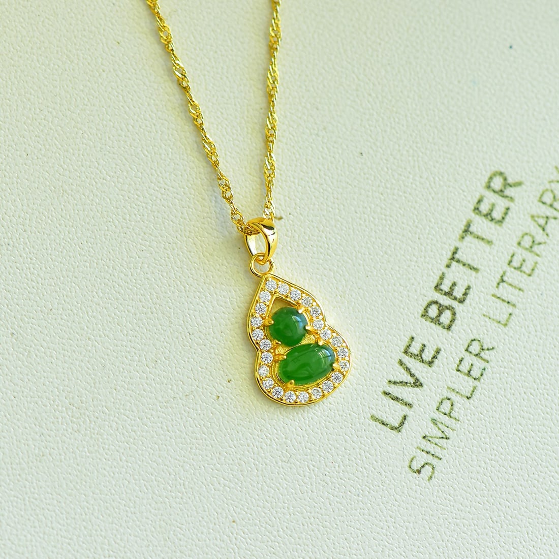 An Exquisite Sterling Silver-Gold Plated Inlaid Jasper Pendant,Inlaid Diamond: An Exquisite Sterling Silver-Gold Plated Inlaid Jasper Pendant,Inlaid Diamond,Size:0.2inx0.2in 纯银镀金镶碧玉项链,嵌钻石
