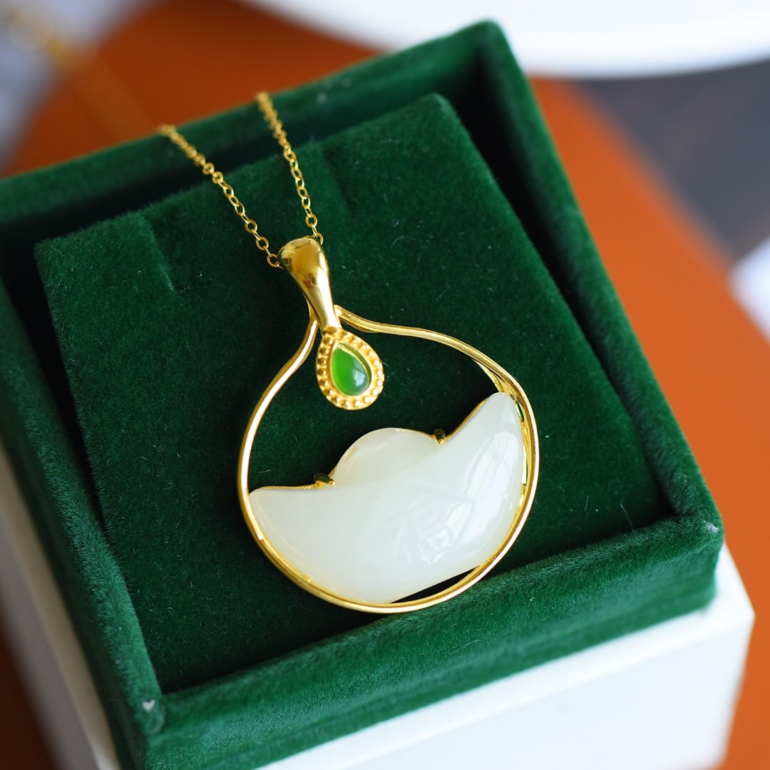 An Exquisite Sterling Silver-Gold Plated Inlaid White Jade Pendant: An Exquisite Sterling Silver-Gold Plated Inlaid White Jade Pendant, 纯银镀金镶白玉吊坠