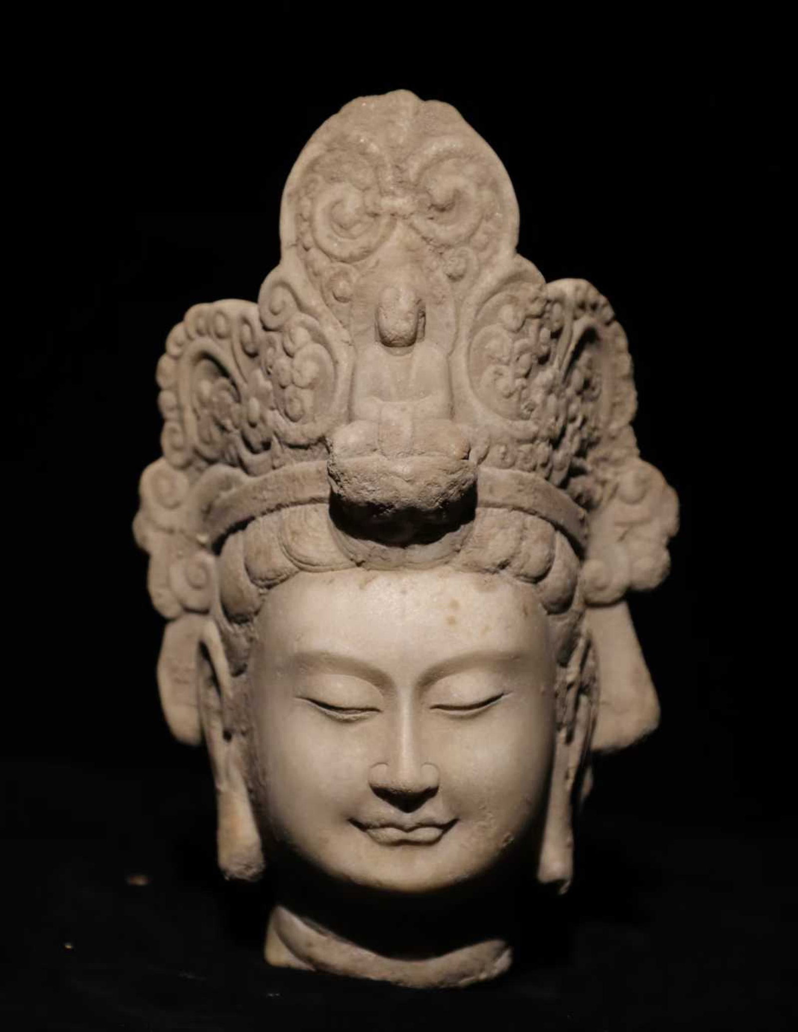A Solemn Marble Avalokitesvara-Head Ornament: A Solemn Marble Avalokitesvara-Head Ornament,Tang Dynasty,China,Size:11.8in 汉白玉观音头像摆件,中国唐代