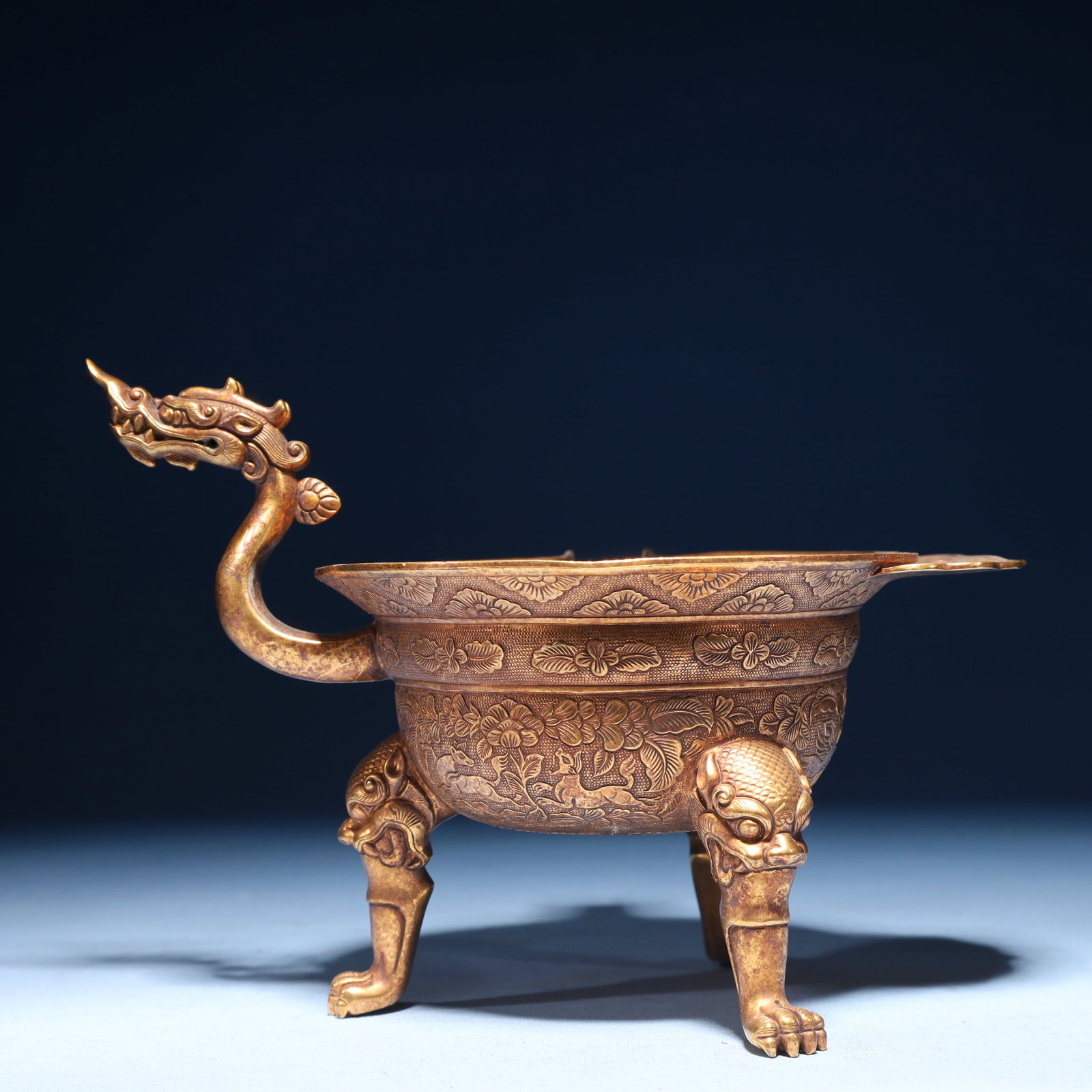 An Exquisite Gilt Bronze Lotus Pattern Dragon Tripod Cup: An Exquisite Gilt Bronze Lotus Pattern Dragon Tripod Cup,Qing Dynasty,China,Size:8.3inx6.3inx5.9in,Weight:650g 铜鎏金缠枝莲纹龙三足杯&