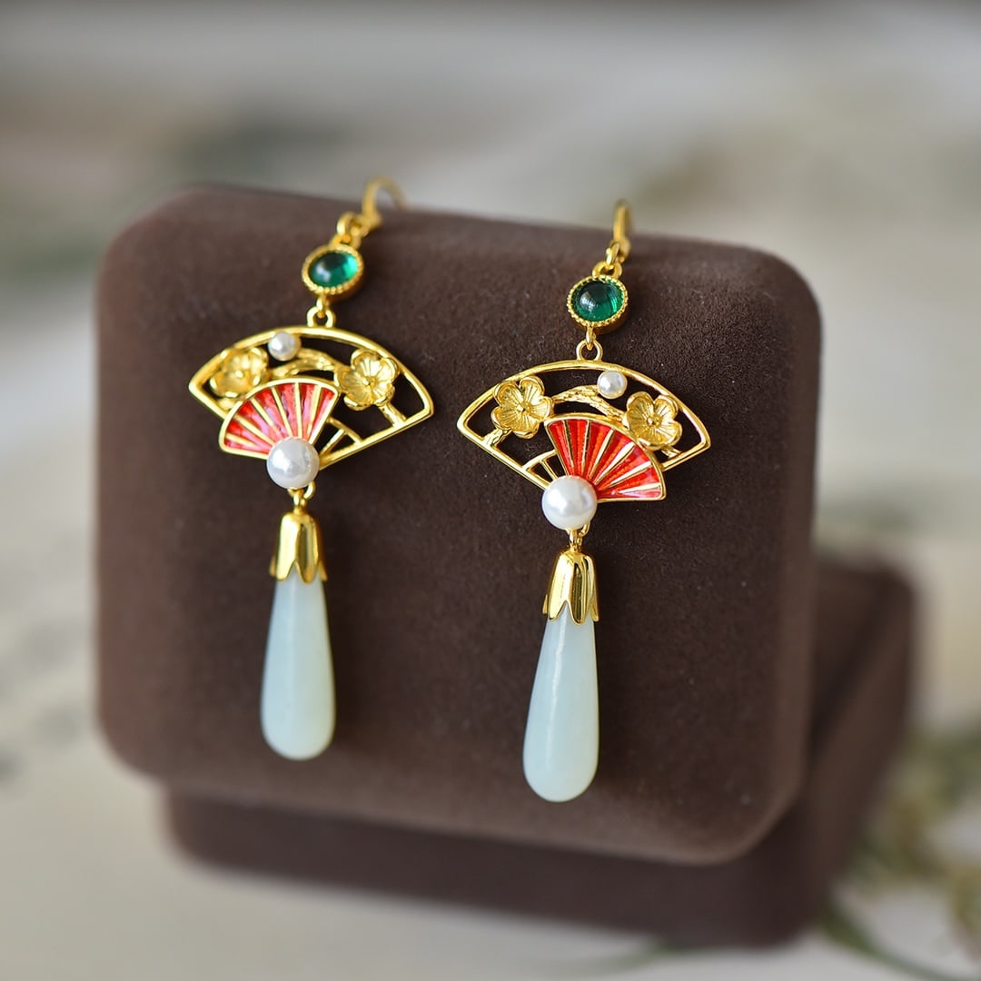 A Pair of Exquisite Sterling Silver-Gold Plated Inlaid White Jade Enamel Earrings: A Pair of Exquisite Sterling Silver-Gold Plated Inlaid White Jade Enamel Earrings,Size:0.2inx0.8in 一对纯银镀金镶白玉珐琅耳Ĩ