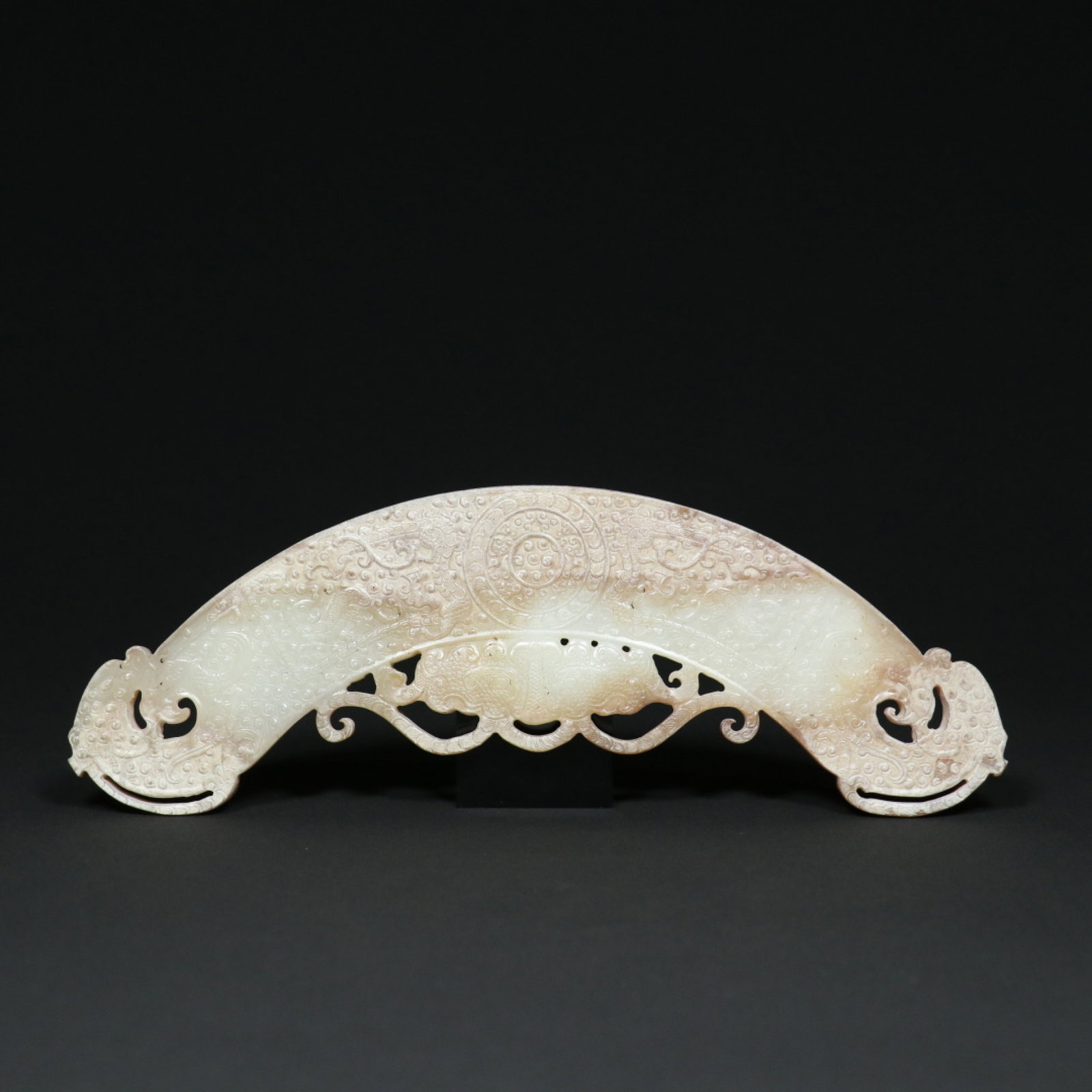 An Exquisite White Jade Dragon Pattern Ornament: An Exquisite White Jade Dragon Pattern Ornament,Han Dynasty,China,Size:9.4inx2.7inx0.4in,Weight:246.9g 白玉龙纹摆件,中国汉代