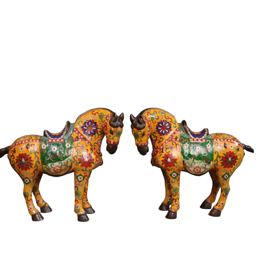 A Pair of Exquisite Cloisonne Lotus Pattern Horse Ornaments: A Pair of Exquisite Cloisonne Lotus Pattern Horse Ornaments,Qing Dynasty,China,Qianlong Four-character Mark,Size:14.2inx4.3inx11in,Weight:9750g 一对景泰蓝缠枝