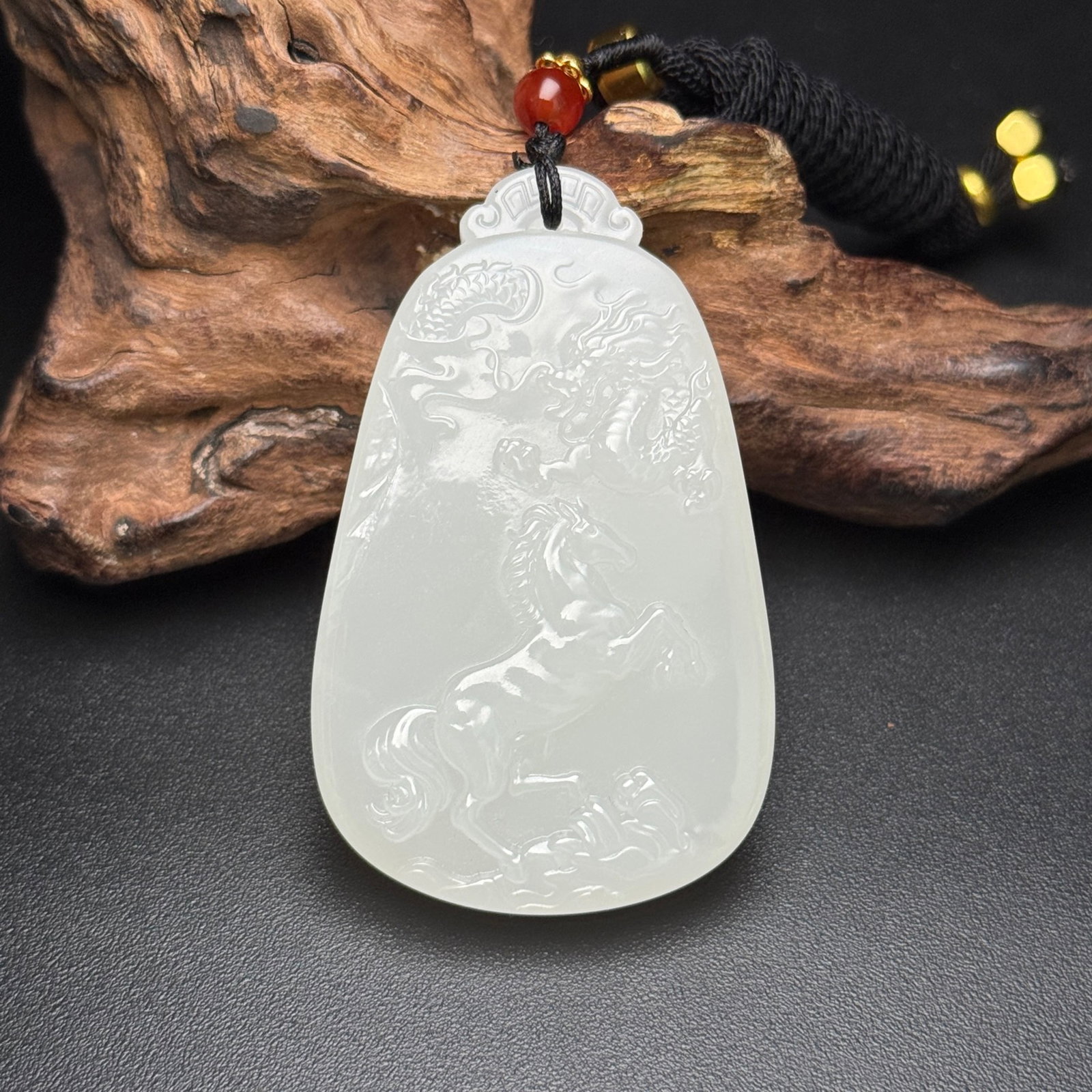 An Exquisite White Jade Landscape Pattern Pendant: An Exquisite White Jade Landscape Pattern Pendant,Qing Dynasty,China,Size:2.4inx1.5inx0.3in,Weight:42g 白玉山水纹挂件,中国清代