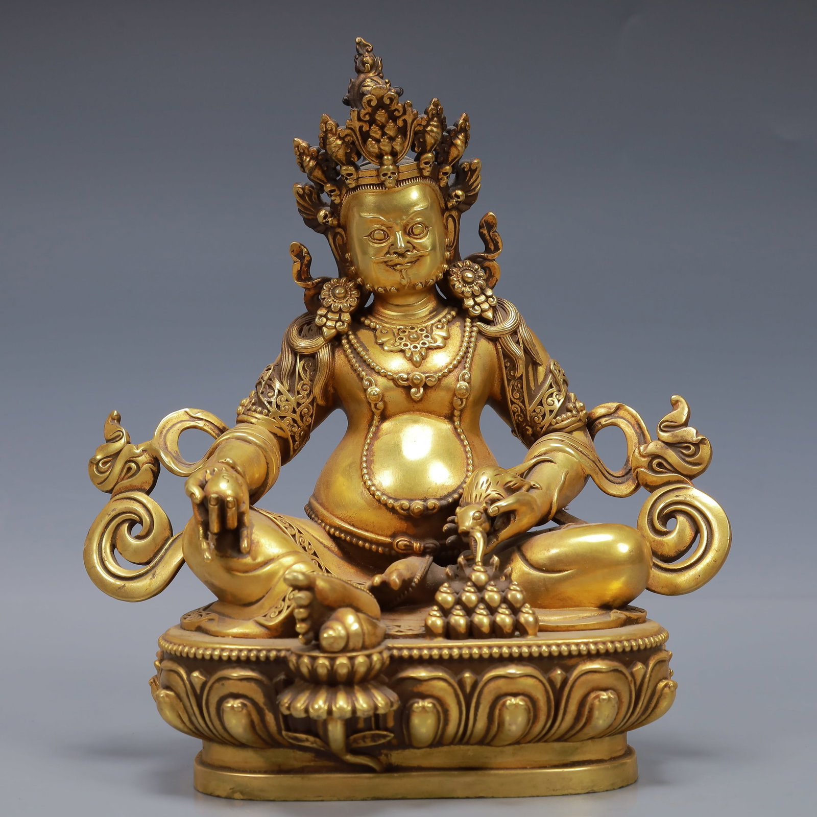 An Exquisite Gilt Bronze Statue of Mammon: An Exquisite Gilt Bronze Statue of Mammon,Ming Dynasty, China,Yongle Six-character Mark,Size:7.1inx3.5inx7.9in,Weight:2550g 铜鎏金财神像,中国明