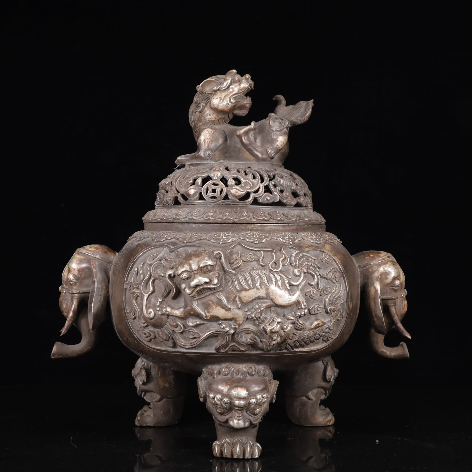 An Exquisite Silver-Plated Bronze Lion Pattern Elephant-Ears Tripod Censer: An Exquisite Silver-Plated Bronze Lion Pattern Elephant-Ears Tripod Censer,Ming Dynasty,China,Xuande Six-character Mark,Size:15.7inx11.8inx15.4in,Weight:7550g 铜镀银狮子&