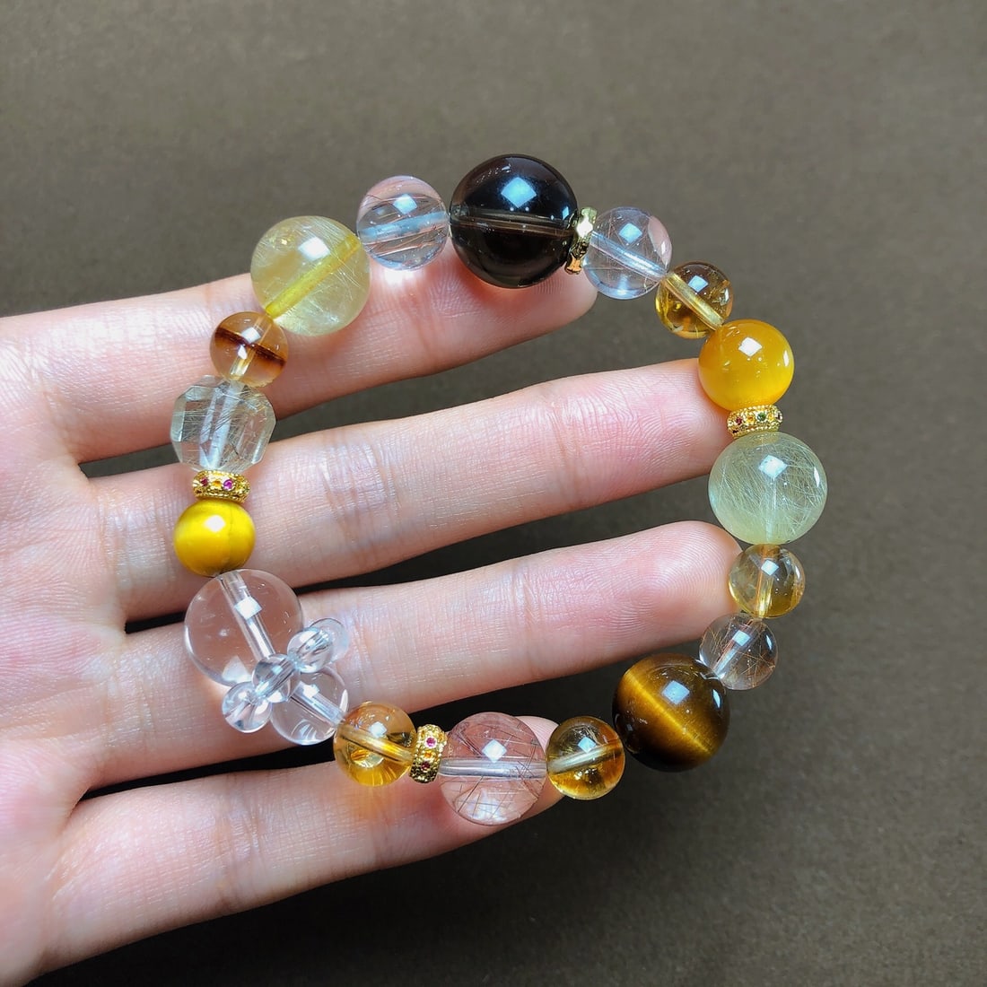 An Exquisite Crystal Bracelets: An Exquisite Crystal Bracelets,Size:0.4in,0.5in,Weight:30.4g 水晶手串