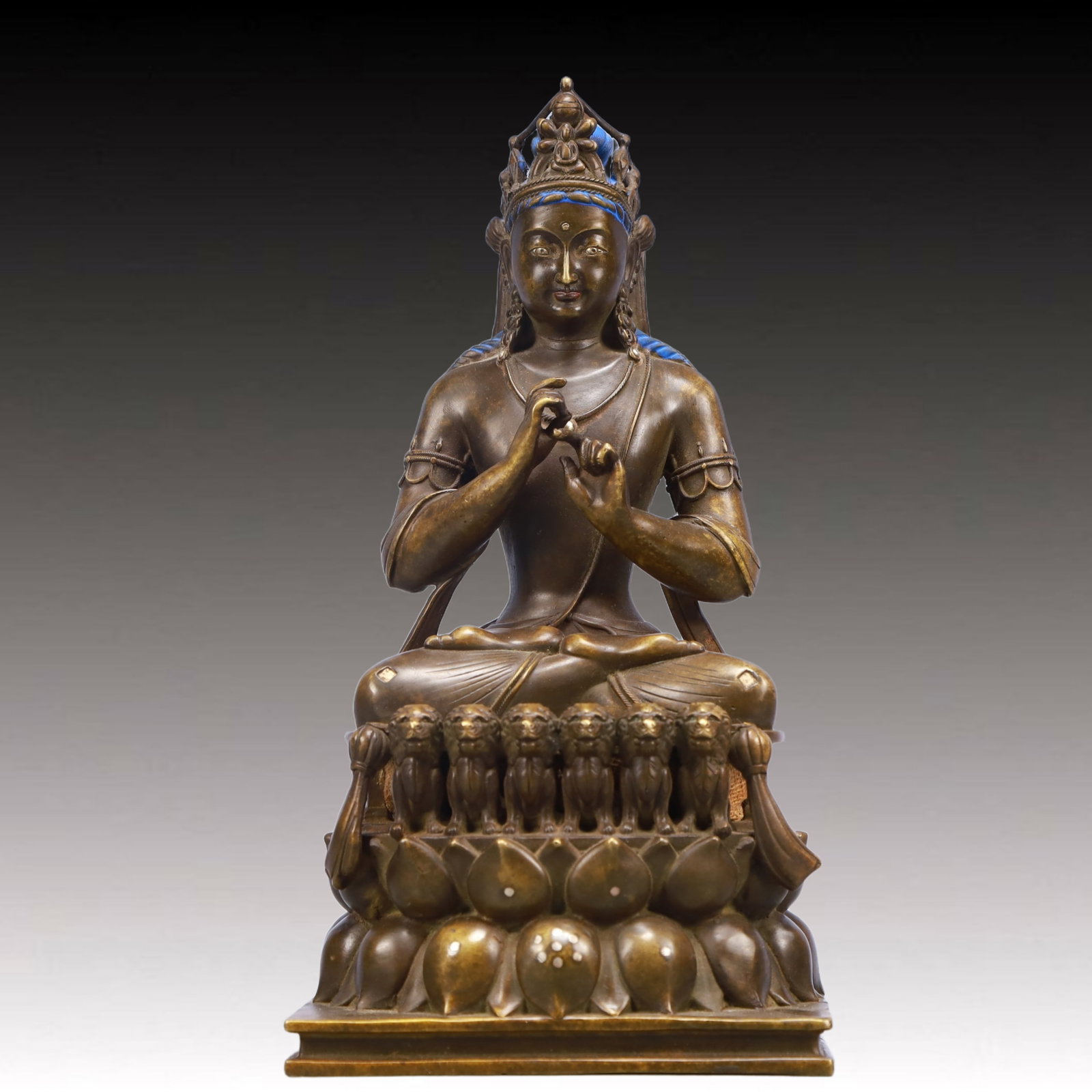 A Solemn Bronze Statue of Avalokitesvara: A Solemn Bronze Statue of Avalokitesvara,Qing Dynasty, China,Size:5.1inx4.5inx9.8in,Weight:1950g 铜观音像,中国清代