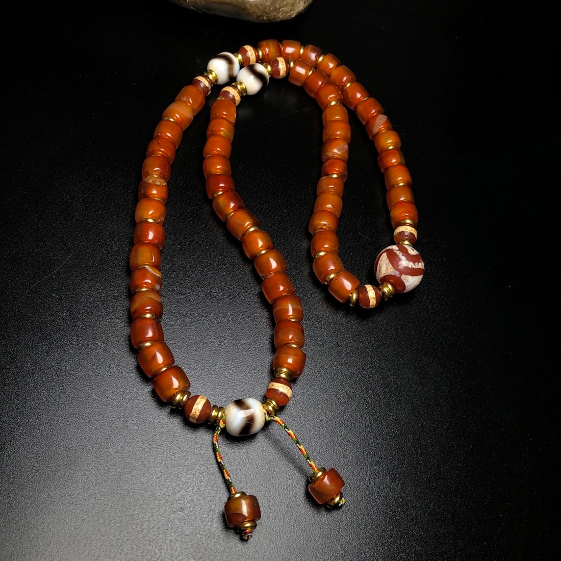 An Exquisite Agate Pendant: An Exquisite Agate Pendant,Size:0.4inx0.3in 玛瑙挂件