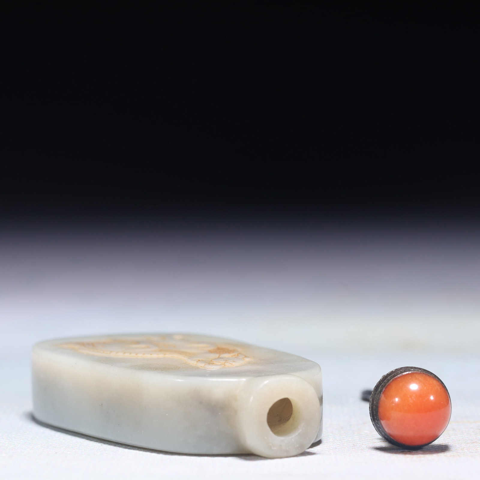 An Exquisite White Jade Beast Pattern Snuff Bottle - 5