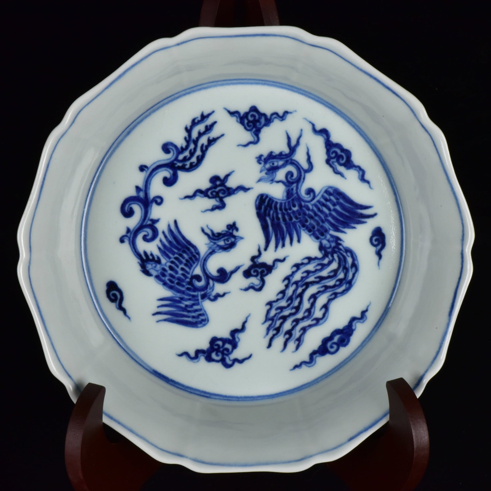 An Exquisite Blue and White Auspicious Cloud and Phoenix Pattern Brush Washer: An Exquisite Blue and White Auspicious Cloud and Phoenix Pattern Brush Washer,Ming Dynasty,China,Xuande Six-Character Mark,Size:2inx7.7in 青花祥云凤纹笔૨