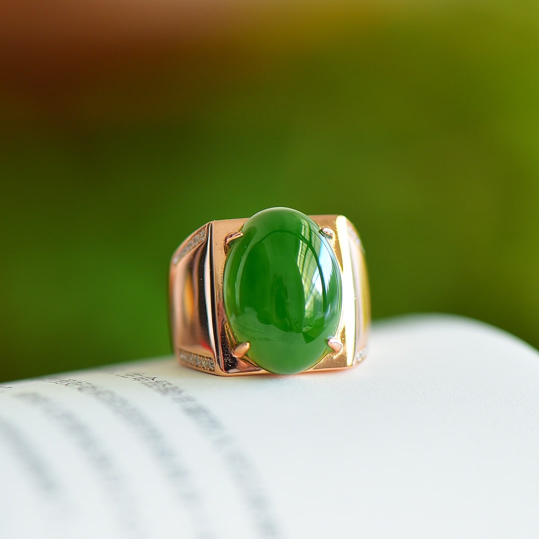 An Exquisite Sterling Silver-Gold Plated Inlaid Jasper Ring: An Exquisite Sterling Silver-Gold Plated Inlaid Jasper Ring,Size:0.5inx0.7in 纯银镀金镶碧玉戒指