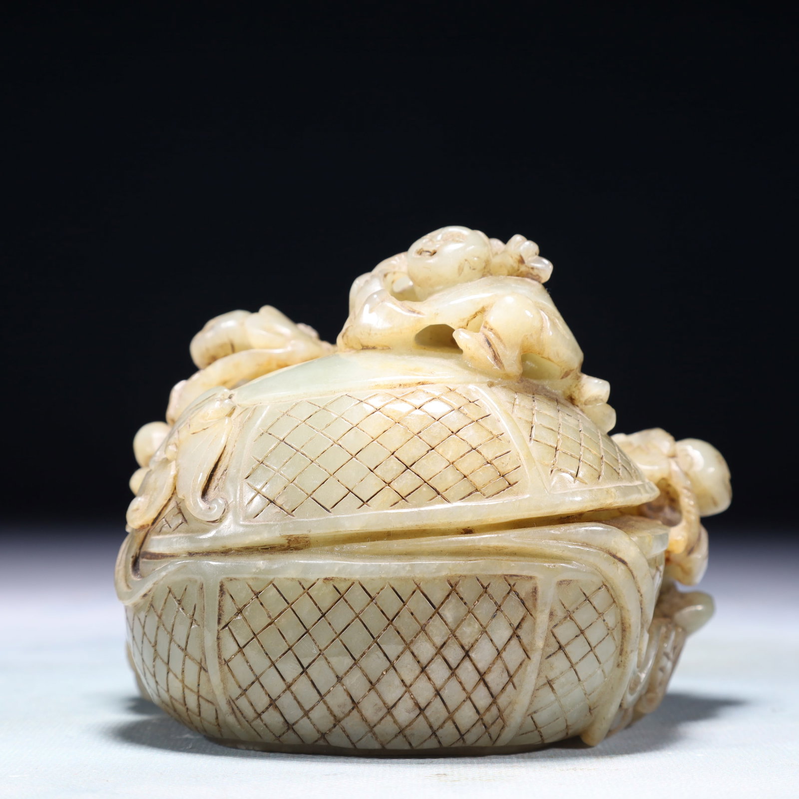 An Exquisite White Jade Figure Pattern Ornament (1 of 8)
