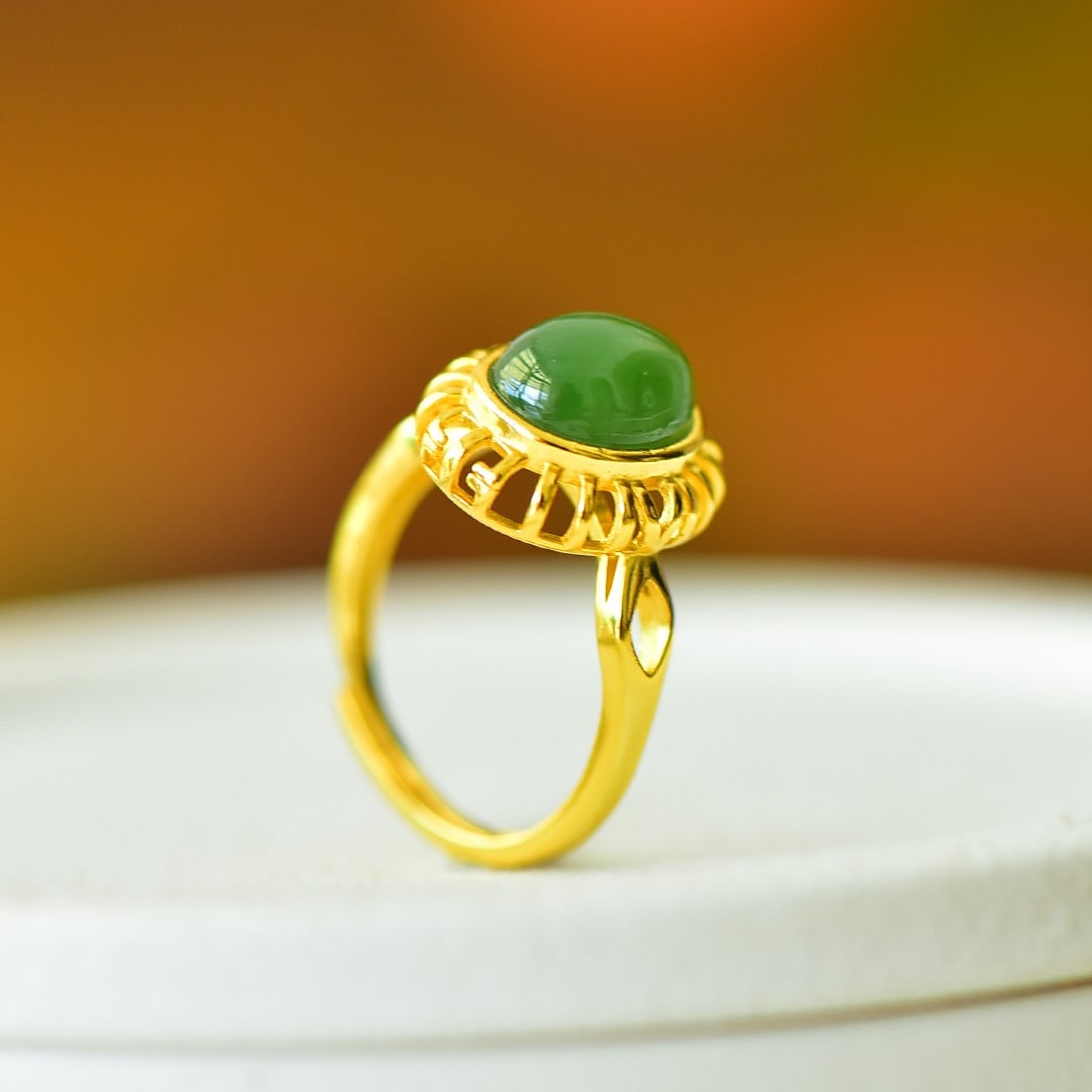 An Exquisite Sterling Silver-Gold Plated Inlaid Jasper Ring: An Exquisite Sterling Silver-Gold Plated Inlaid Jasper Ring,Size:0.3inx0.4in 纯银镀金镶碧玉戒指