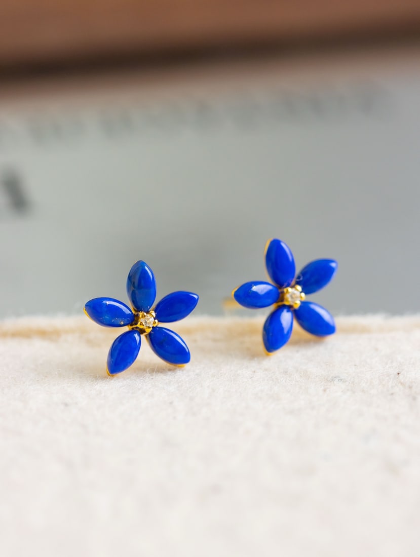 A Pair of Exquisite Sterling Silver-Gold Plated Inlaid Lapis Lazuli Earrings,Inlaid Diamond: A Pair of Exquisite Sterling Silver-Gold Plated Inlaid Lapis Lazuli Earrings,Inlaid Diamond 一对纯银镀金镶青金石耳钉,嵌